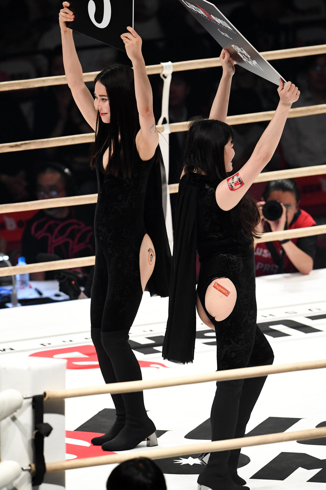 3150FIGHT　ラウンドガール（撮影・前岡正明）