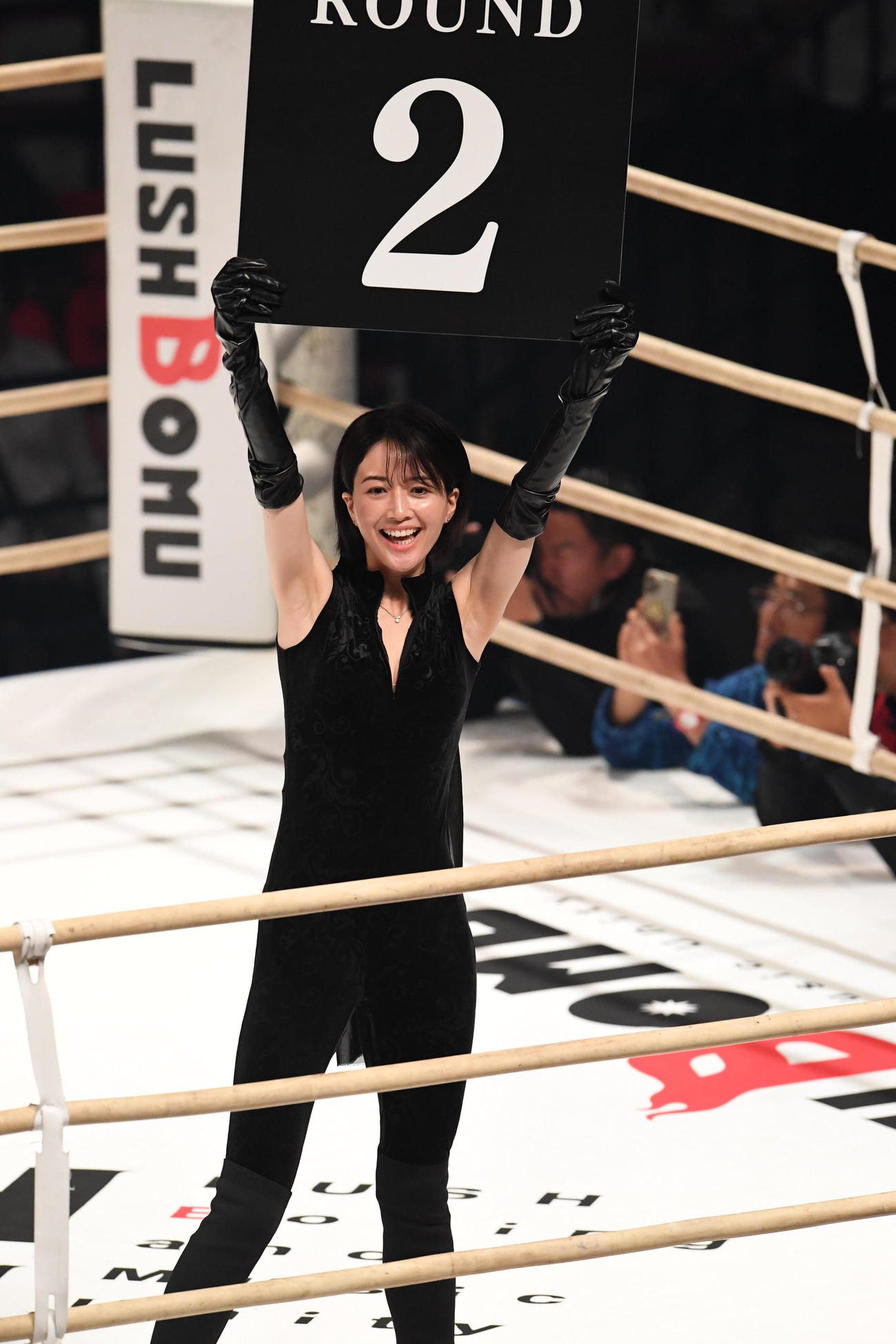3150FIGHT　ラウンドガール（撮影・前岡正明）