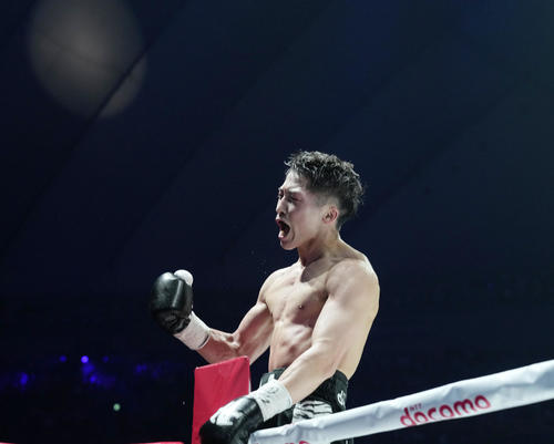 ネリに6回TKO勝ちし歓喜する井上尚（撮影・鈴木みどり）