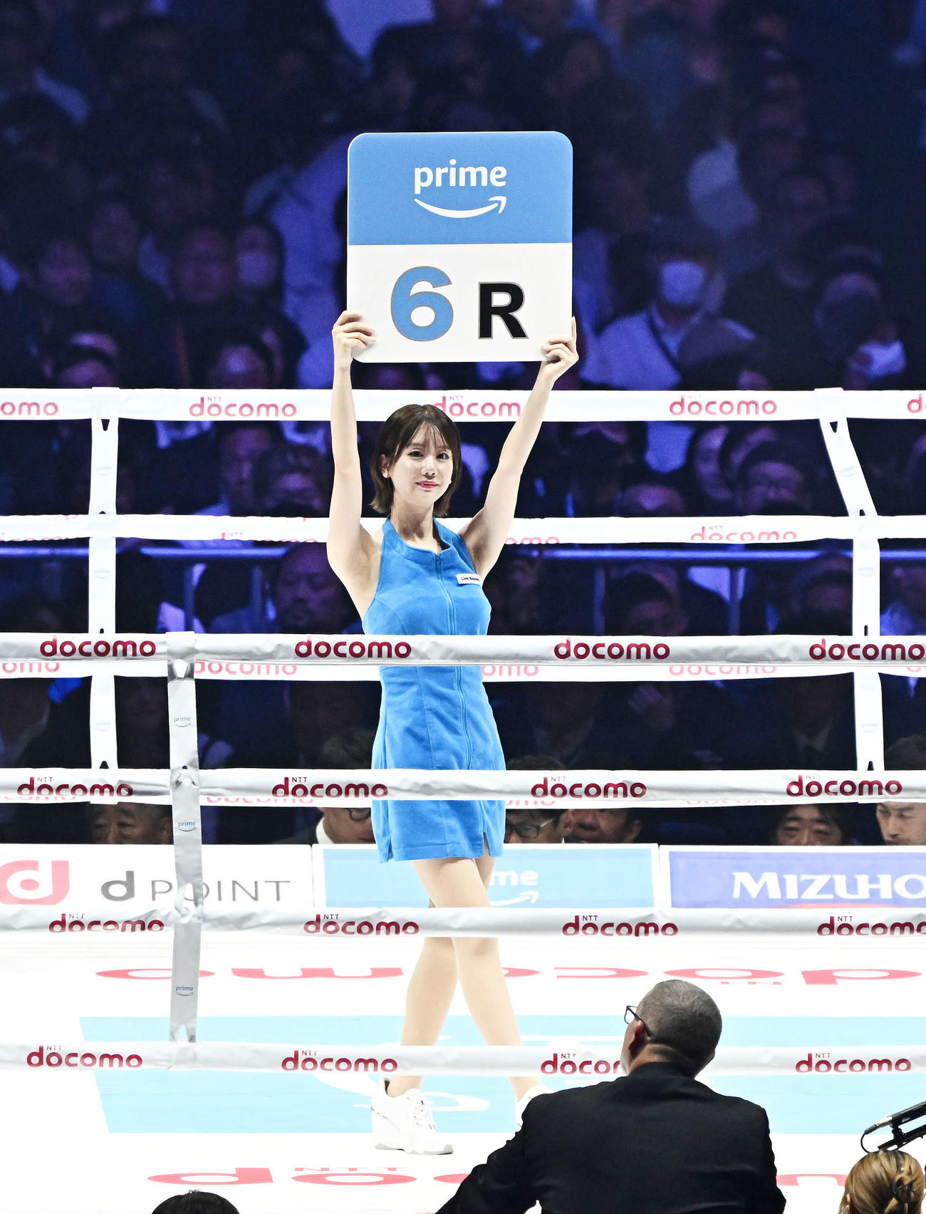 リングウオークする新唯（撮影・滝沢徹郎）
