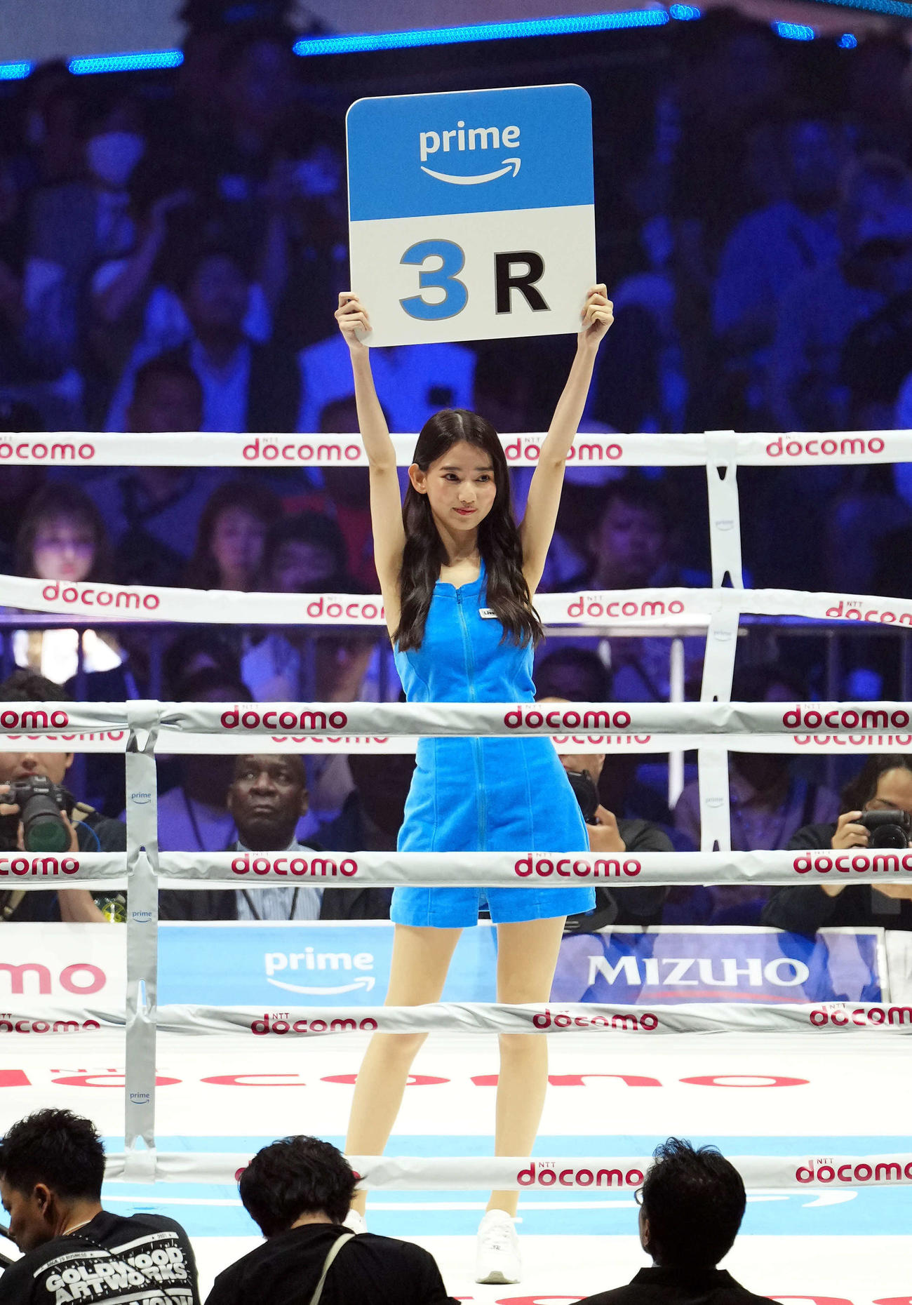 スーパーバンタム級8回戦　ラウンドガールを務めた黒木麗奈（撮影・たえ見朱実）