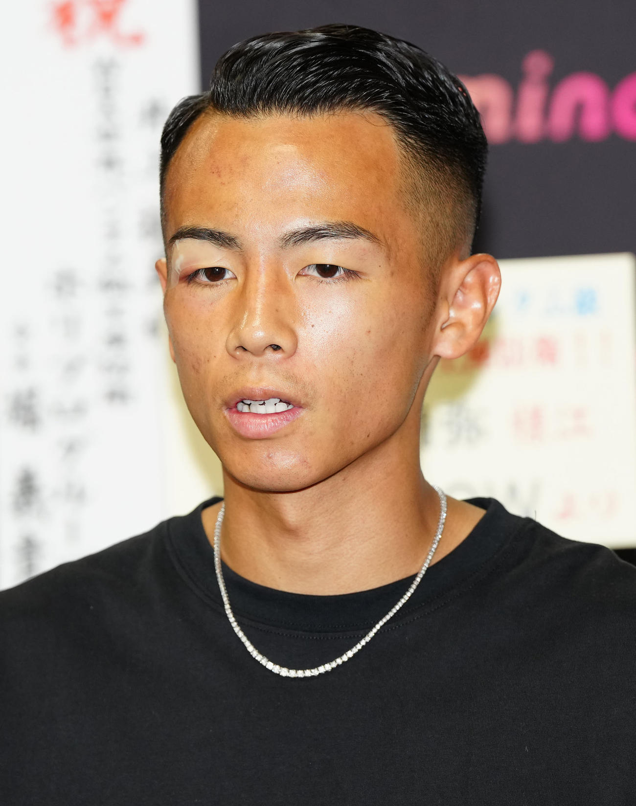 一夜明け会見に臨む武居（撮影・江口和貴）