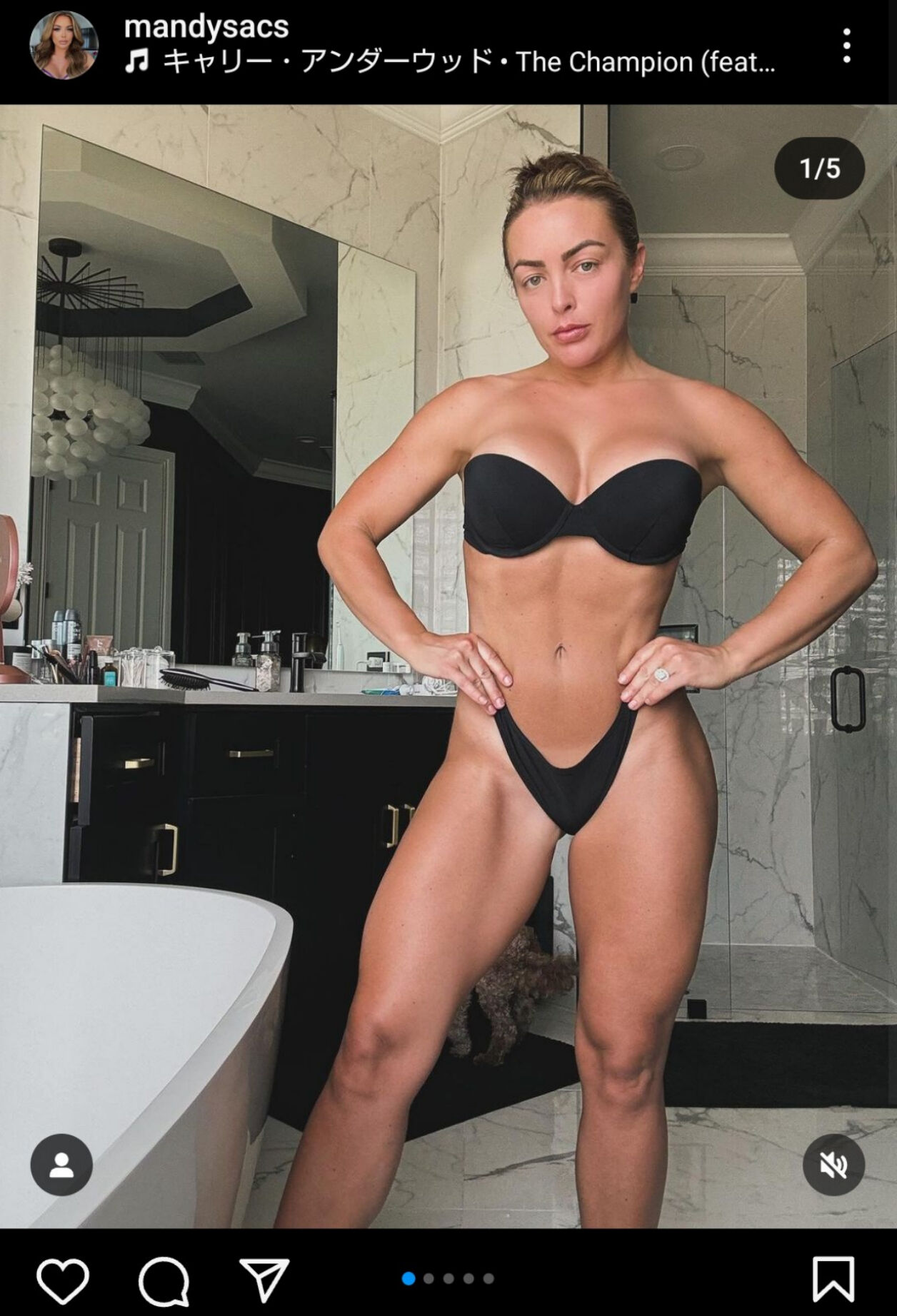 黒ビキニ姿で美ボディーを強調する元WWEのマンディ・ローズ（ローズ公式インスタグラムから）