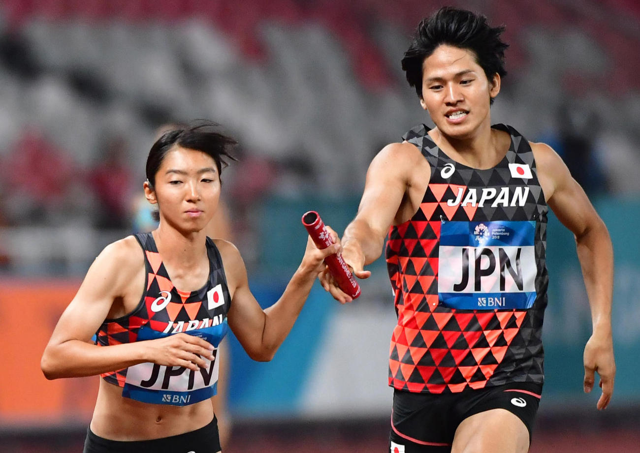 18年のアジア大会混合1600リレーに出場した木村（右）