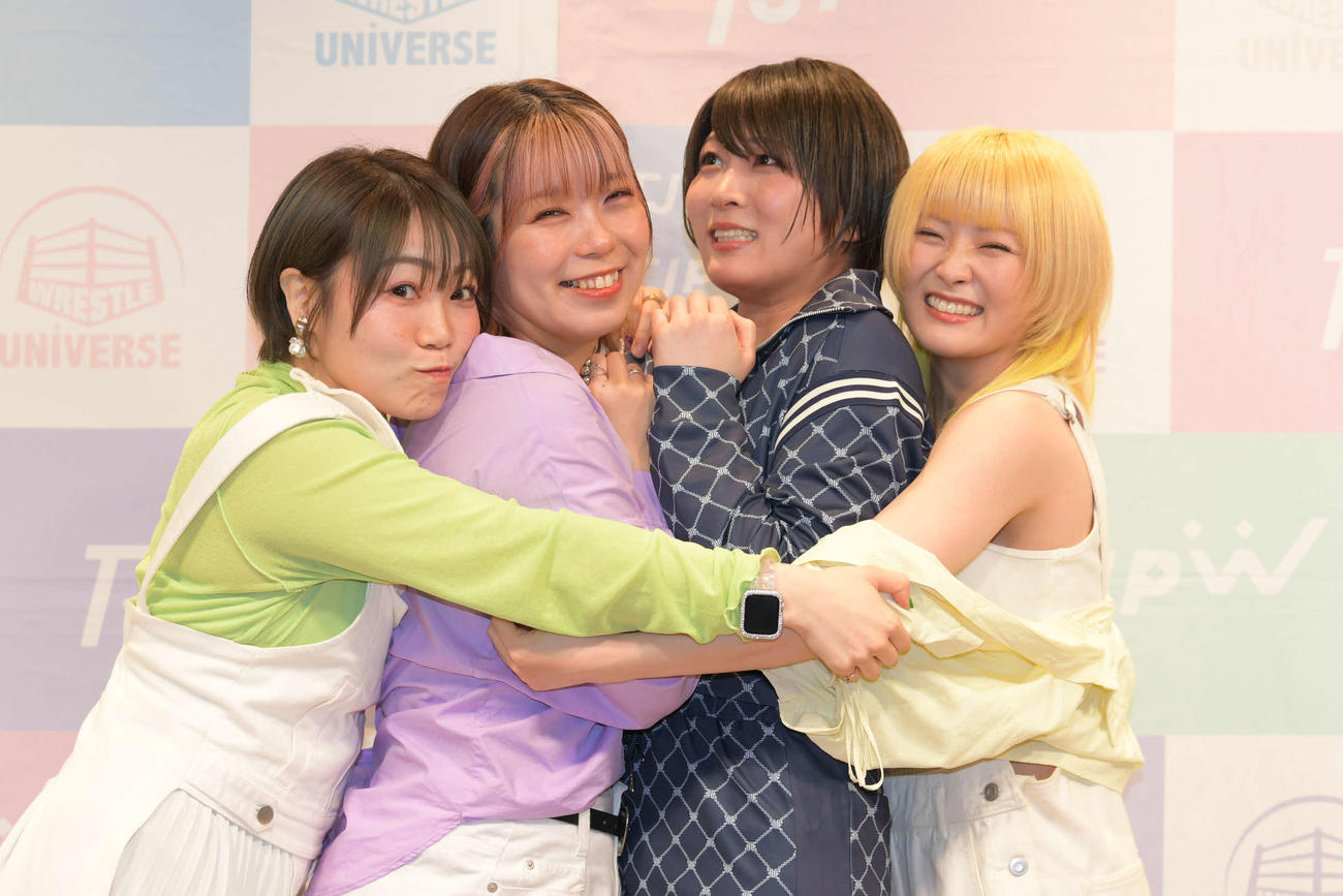 会見に集まった（左から）本間多恵、角田奈穂、安納サオリ、なつぽい（C）東京女子プロレス