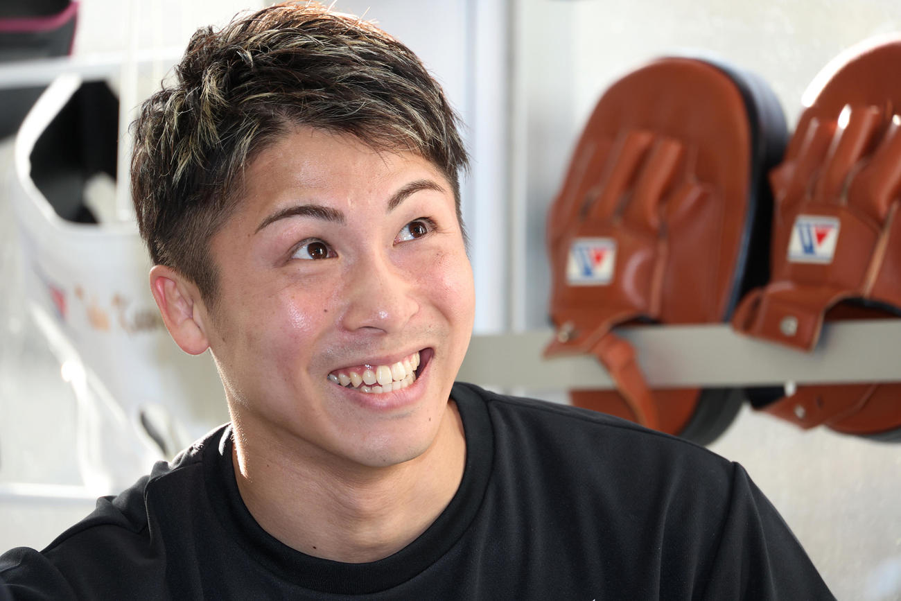 東京ドームでの試合を終え笑顔で始動する井上（撮影・中島郁夫）