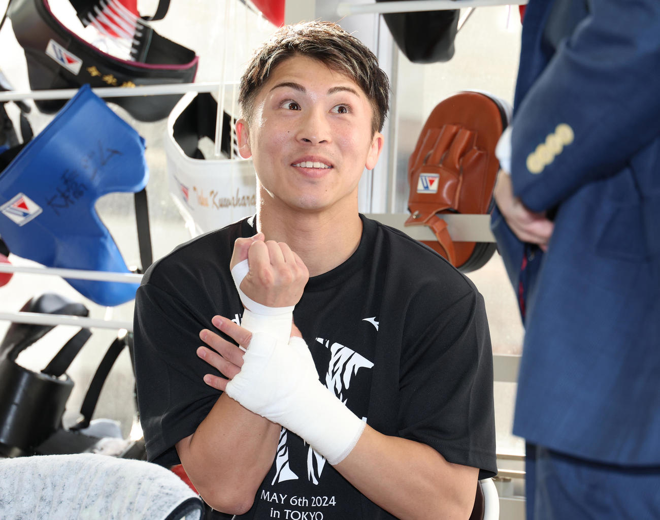 東京ドームでの試合を終え笑顔で始動する井上（撮影・中島郁夫）