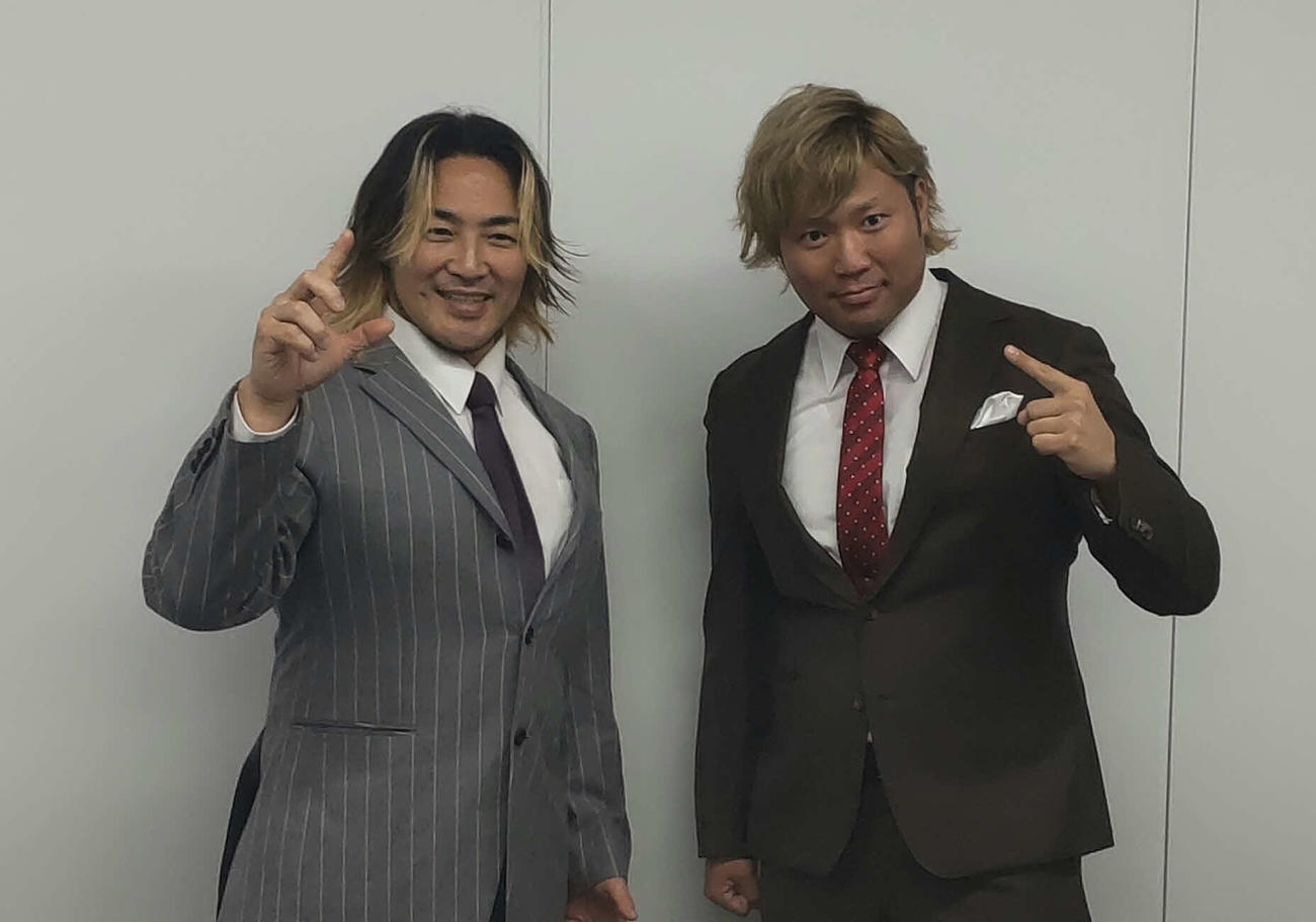 AT札幌大会でタッグを組む新日本プロレス社長の棚橋弘至（左）と全日本プロレス選手会長の宮原健斗