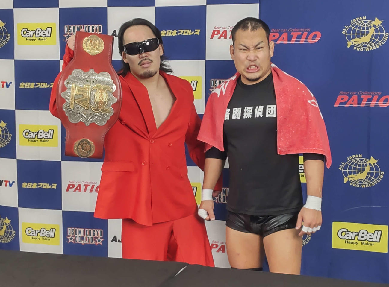 GAORA TV王座を争う王者・立花誠吾（左）と挑戦者・阿部史典