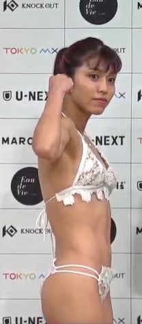 前日計量に臨んだぱんちゃん璃奈（KNOCK OUT公式YouTubeから）