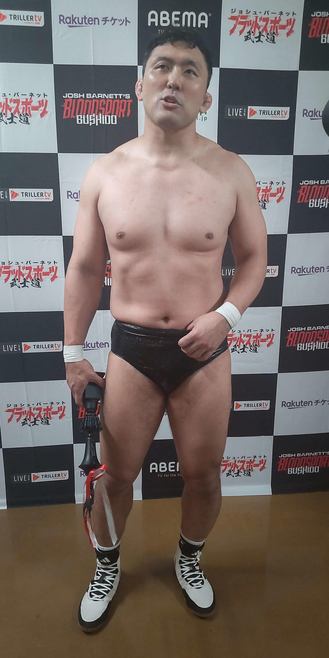 トーナメント優勝の鈴木秀樹は優勝の感想を聞かれると「まじめにですか？」と前置きしてから「うれしい」と答えた