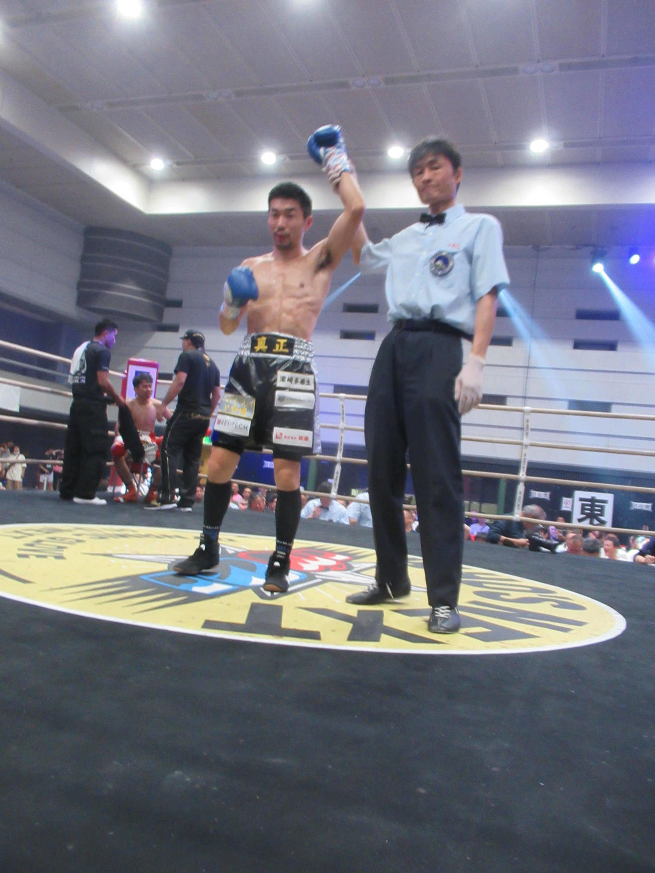 再起戦を2回KOで飾った元世界王者の山中（撮影・実藤健一）