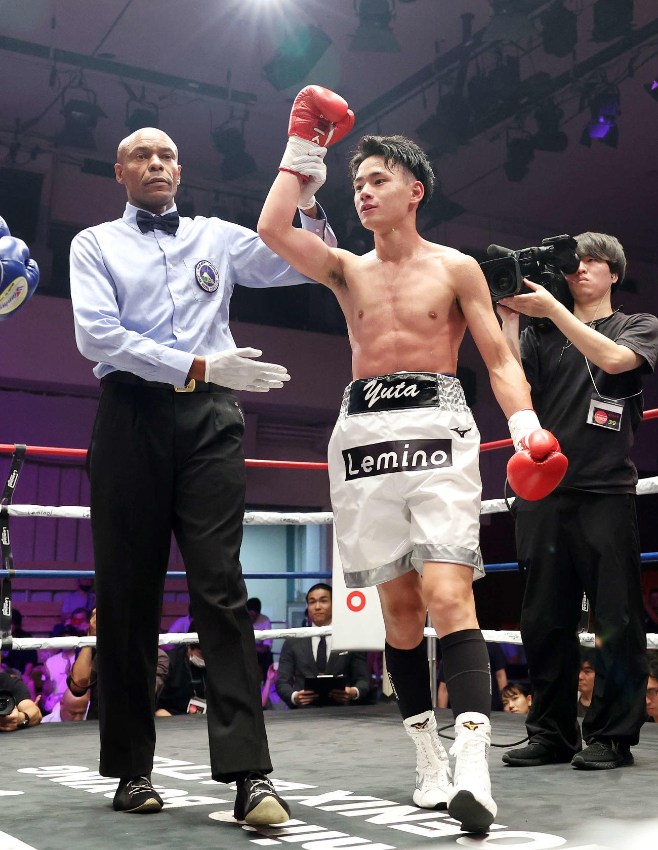 TKO勝利した坂井優太（撮影・鈴木正人）
