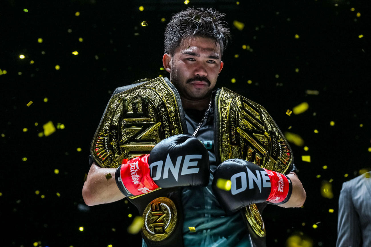 ディベラとの頂上決戦を制してムエタイとキックボクシング2冠となったプラジャンチャイ（C）ONE Championship