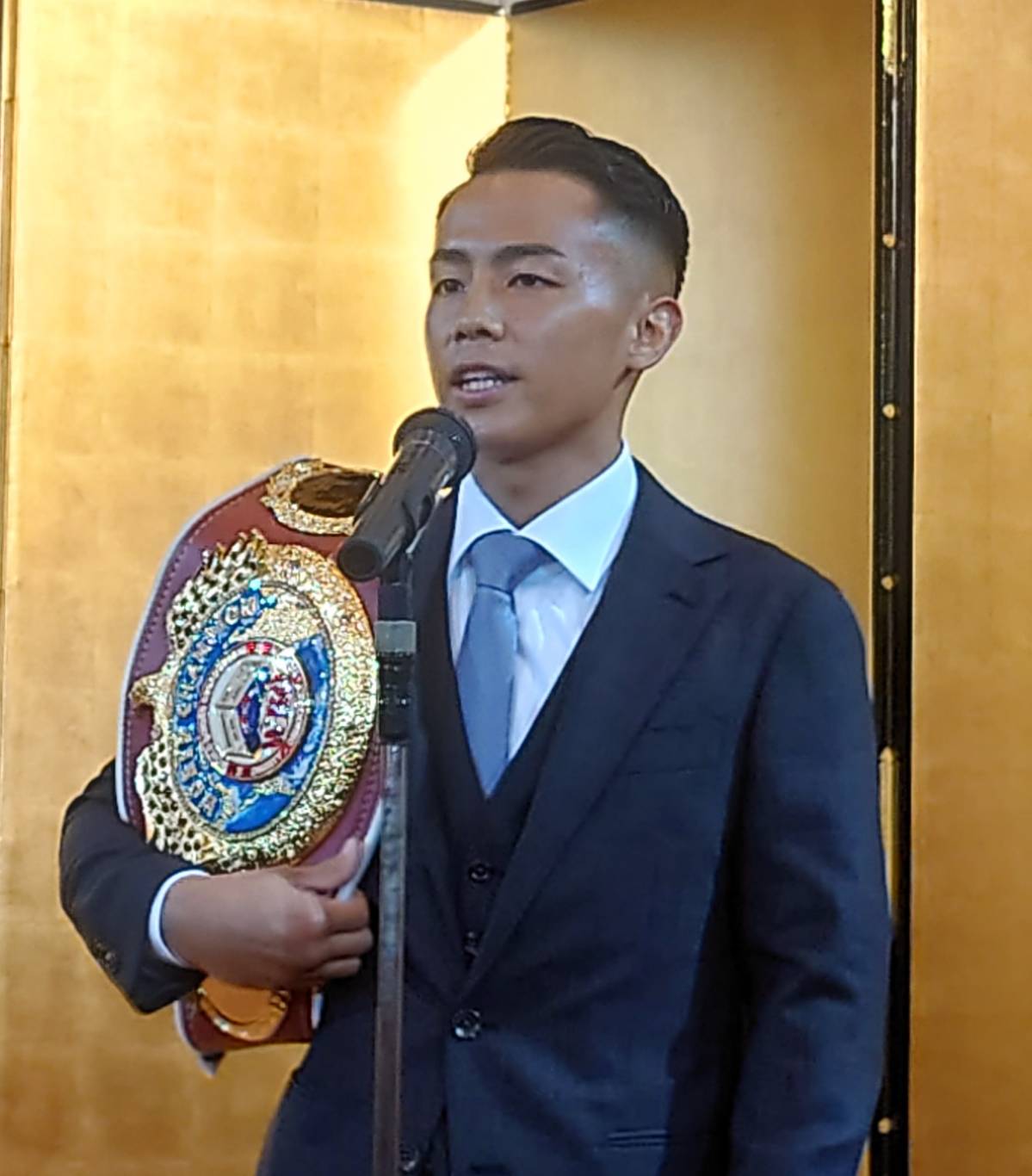 都内で開始された世界王座奪取の祝勝会に出席したWBO世界バンタム級王者武居由樹（大橋ジム提供）