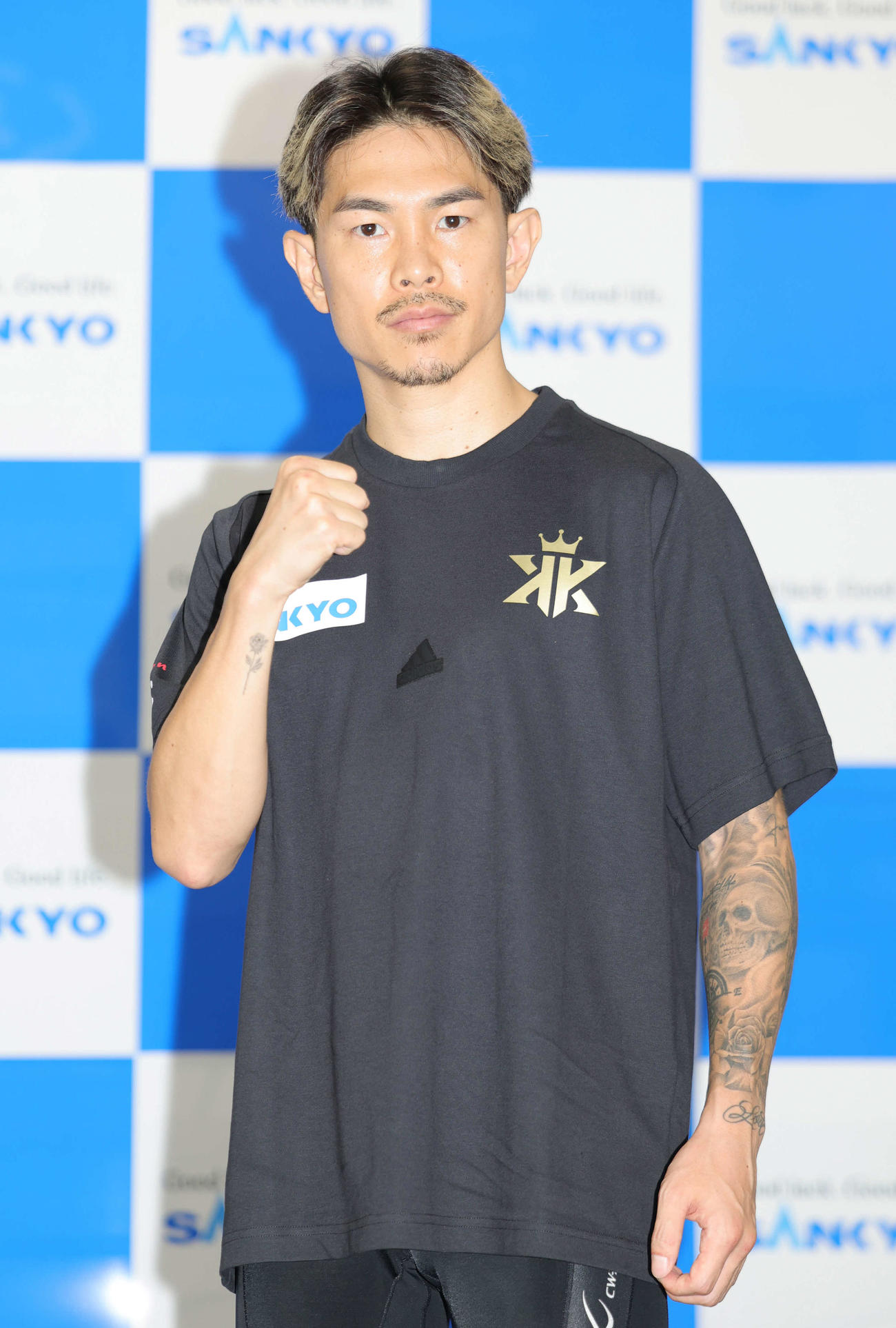 練習を公開した井岡（撮影・野上伸悟）