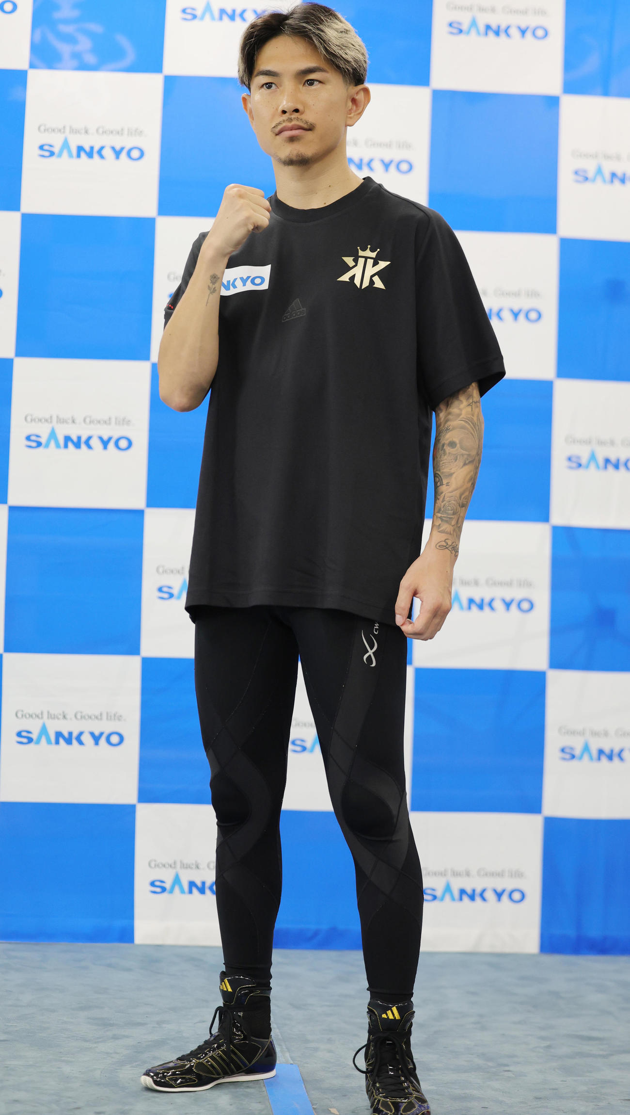 練習を公開した井岡（撮影・野上伸悟）