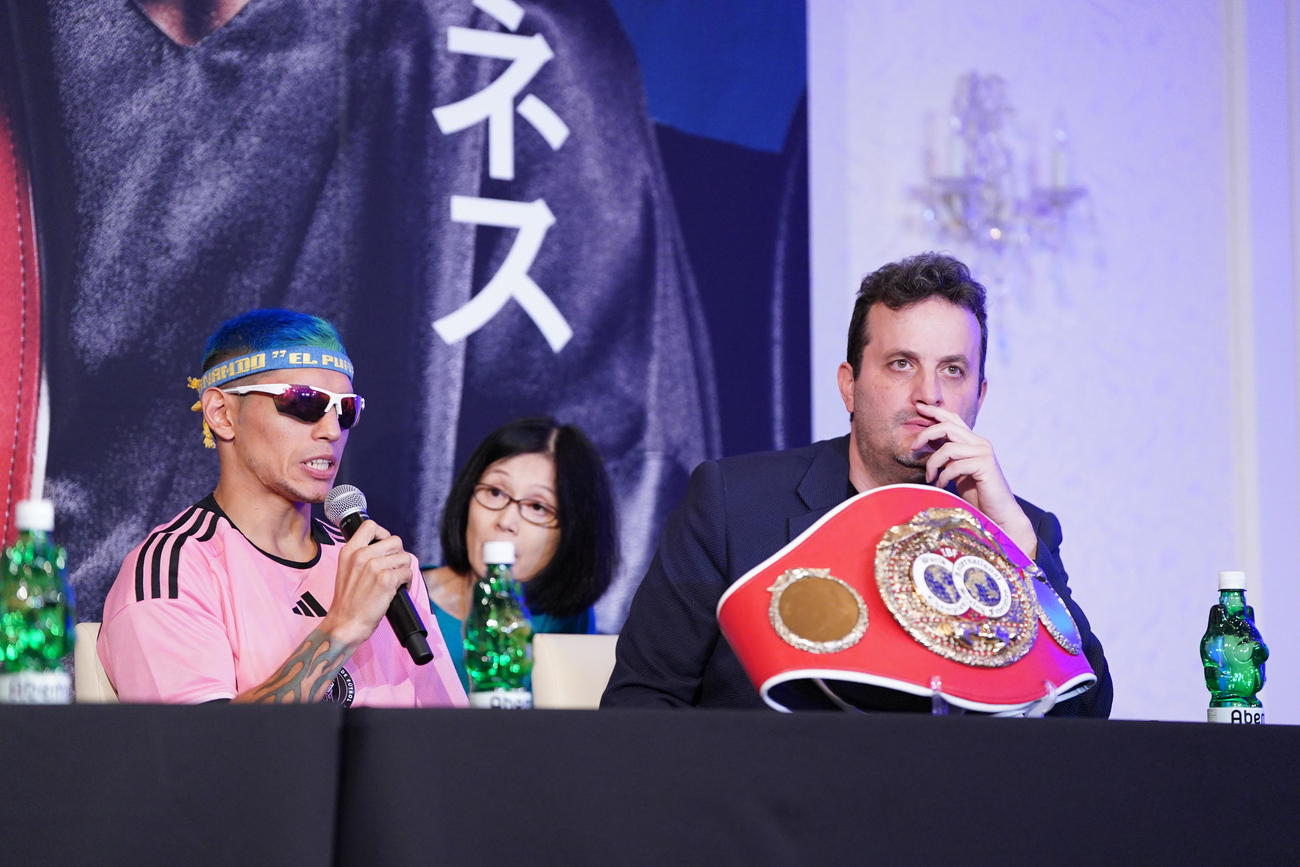 試合前日の会見に臨むマルティネス（撮影・小沢裕）