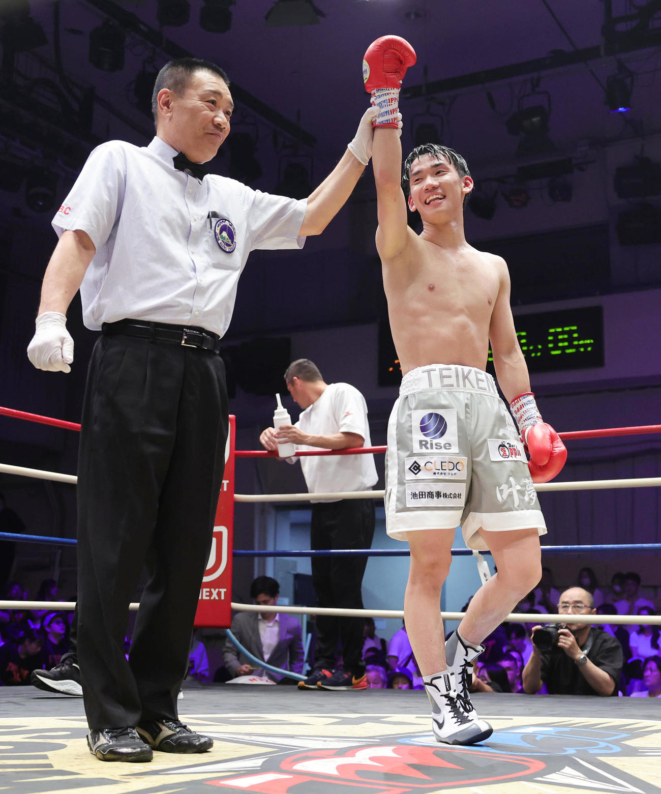 トロハツに判定勝ちした高見（撮影・野上伸悟）