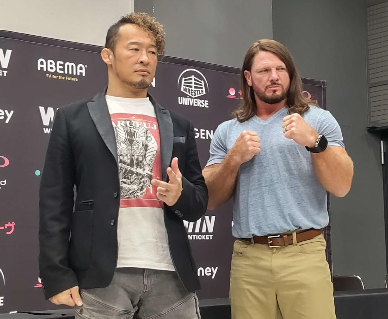 13日・ノア日本武道館大会で激突するWWEのAJスタイルズ（右）と丸藤正道