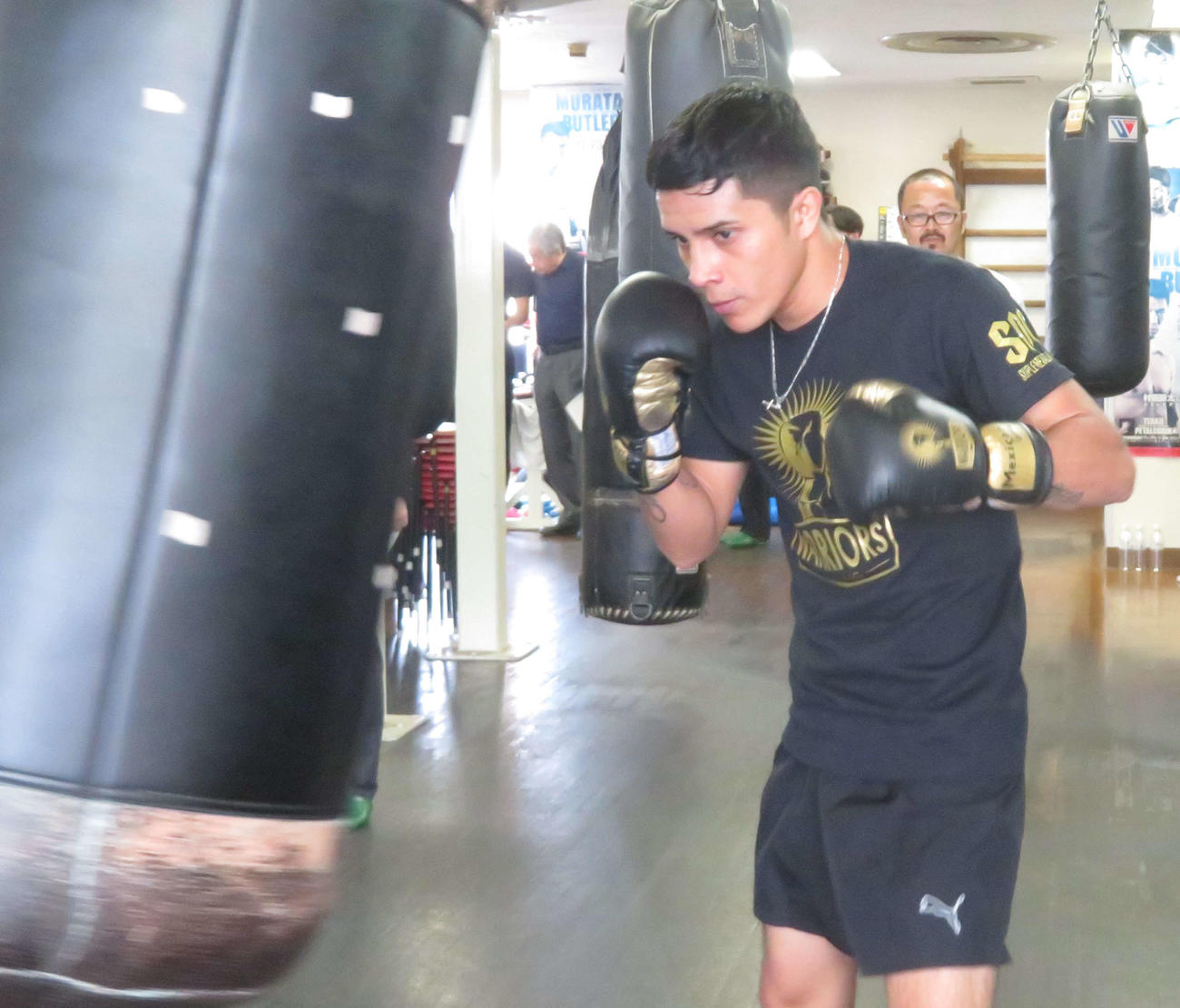 サンドバッグ打ちに取り組むWBO世界スーパーフライ級12位ジョナタン・ロドリゲス