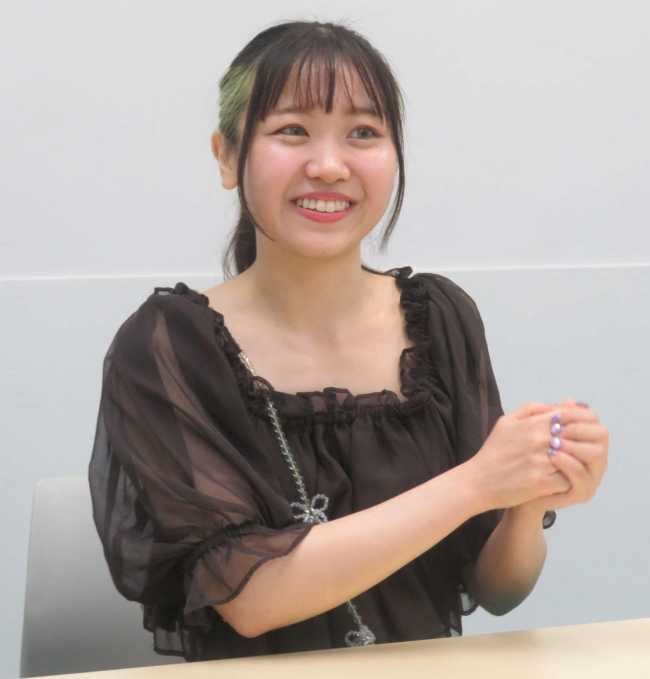 「ベルトは絶対に渡さない」と語る鈴芽（撮影・松熊洋介）
