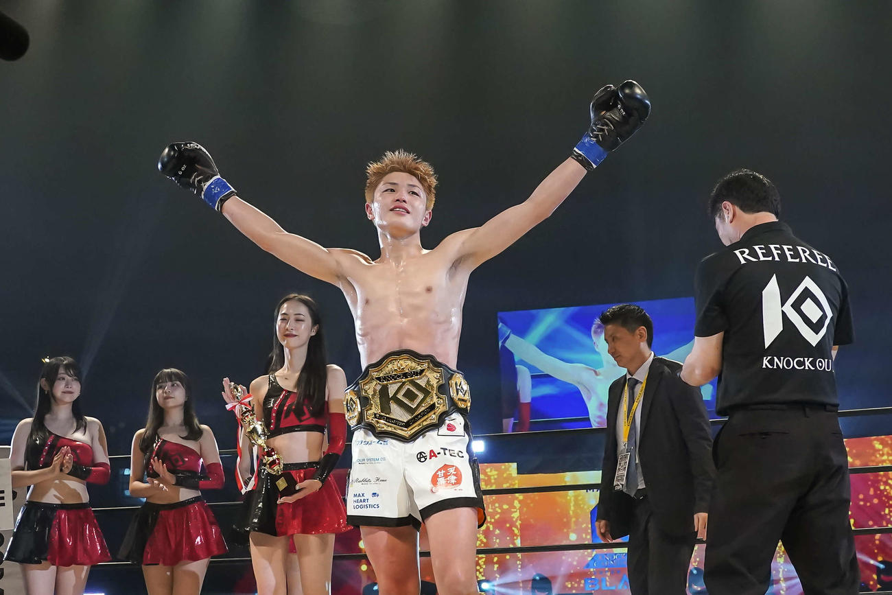 6・23代々木第2大会で龍聖を下して同時2階級制覇を達成した久井　（C）KNOCK OUT