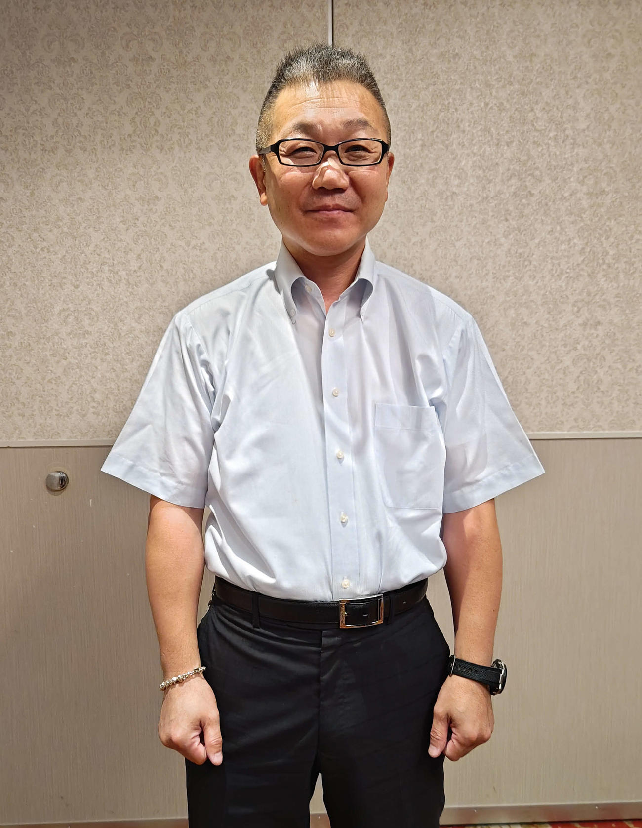 東日本ボクシング協会理事会後に報道陣に対応する元WBA世界スーパーフライ級王者セレス小林こと小林昭司会長