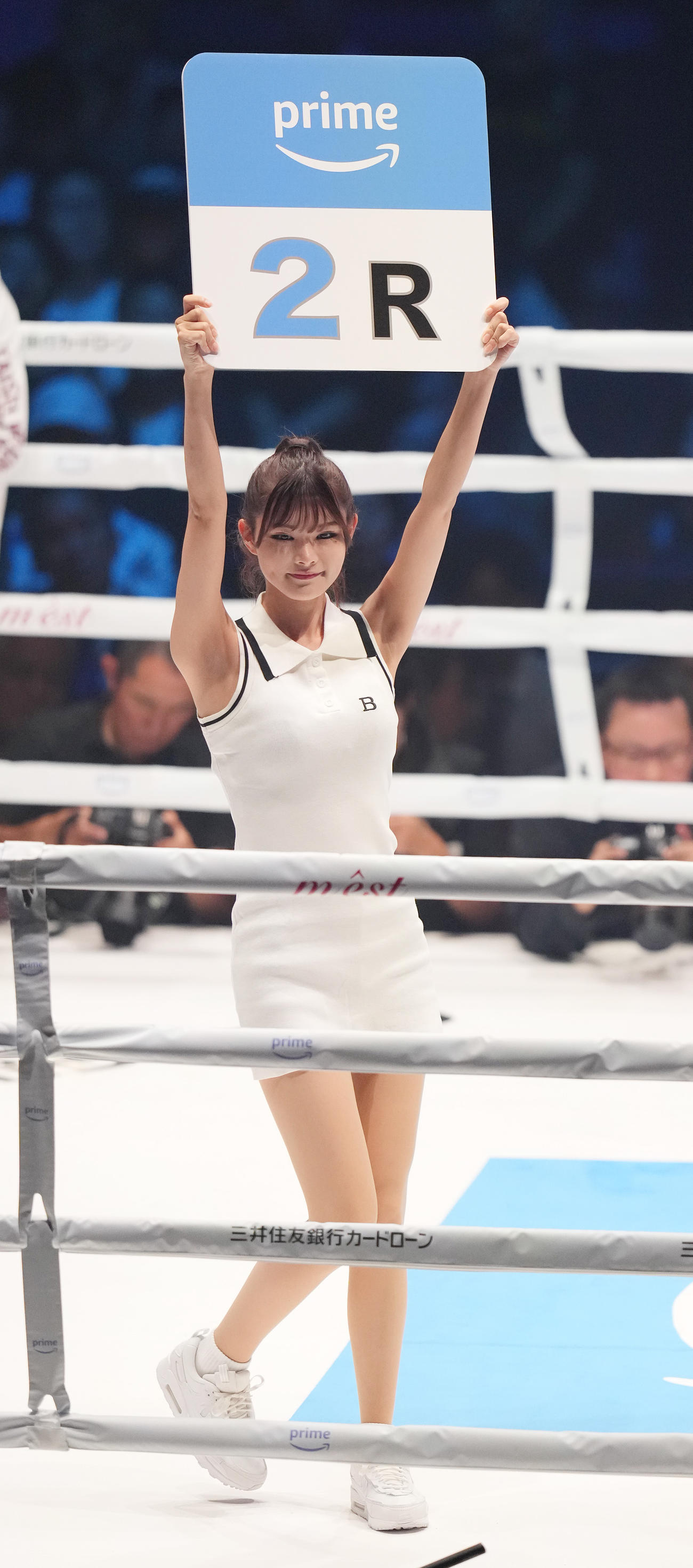 ラウンドガールを務める木村楓（撮影・鈴木みどり）