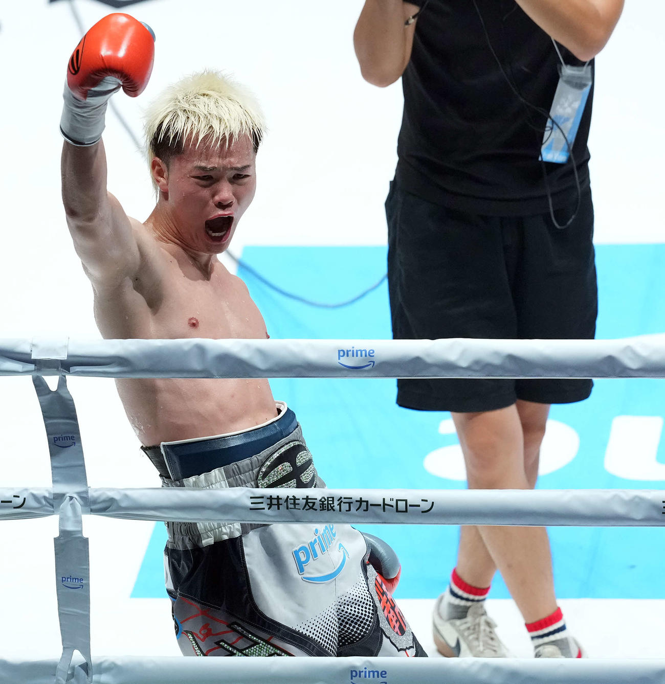 120ポンド契約10回戦　ジョナサン・ロドリゲスにTKO勝ちしファンの声援に応える那須川天心（撮影・たえ見朱実）