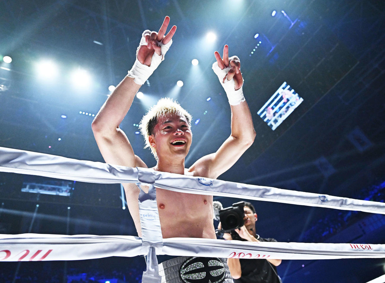 ロドリゲスにTKO勝ちし笑顔の那須川（撮影・滝沢徹郎）