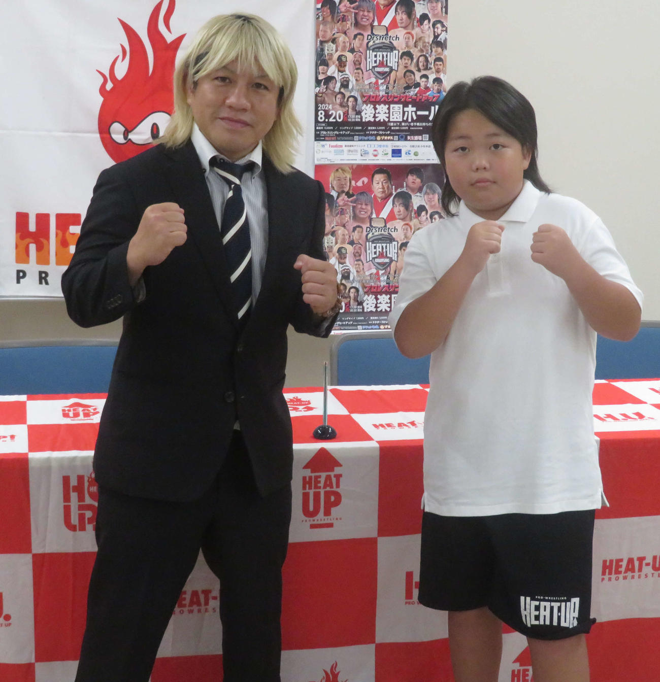 プロレスリング・ヒートアップ　8・20、プロレスデビューする助川蓮（右）と対戦相手のTAMURA☆GENE☆（撮影・松熊洋介）