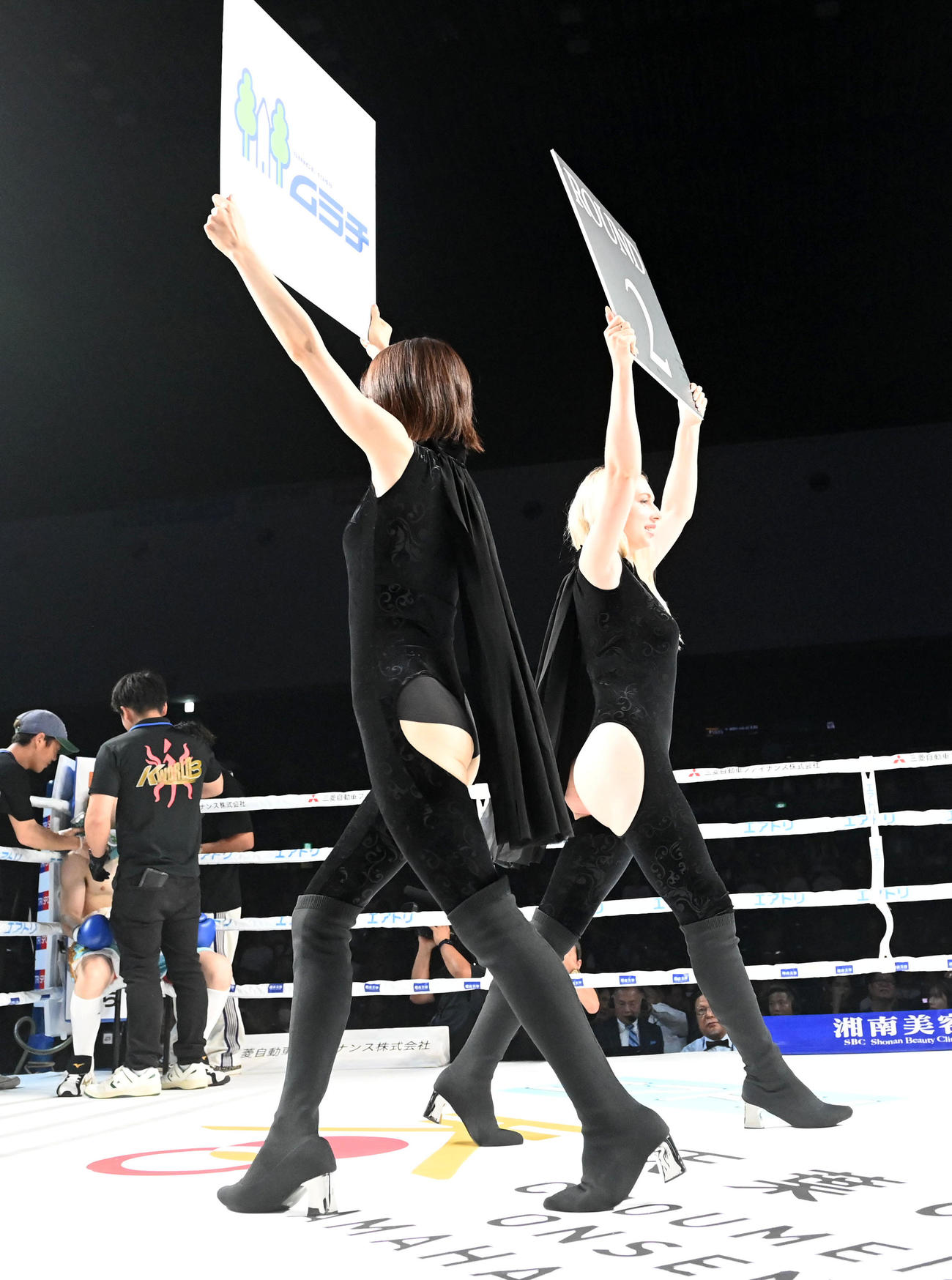 3150ファイトラウンドガール　松村奈緒（左）、MartikaReglinska（撮影・前岡正明）