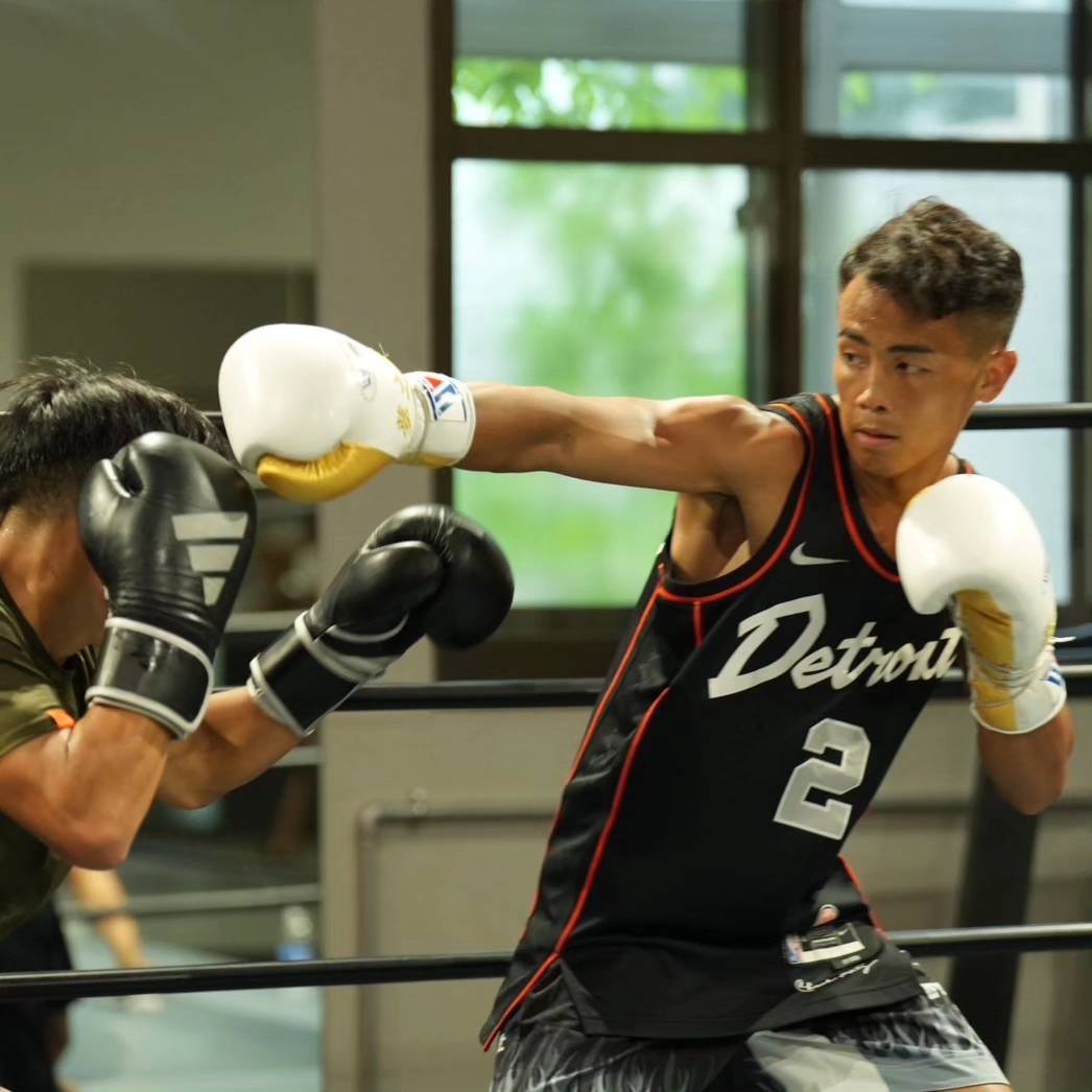 長野合宿でジムワークを行うWBO世界バンタム級王者武居由樹（右）（大橋ジム提供）