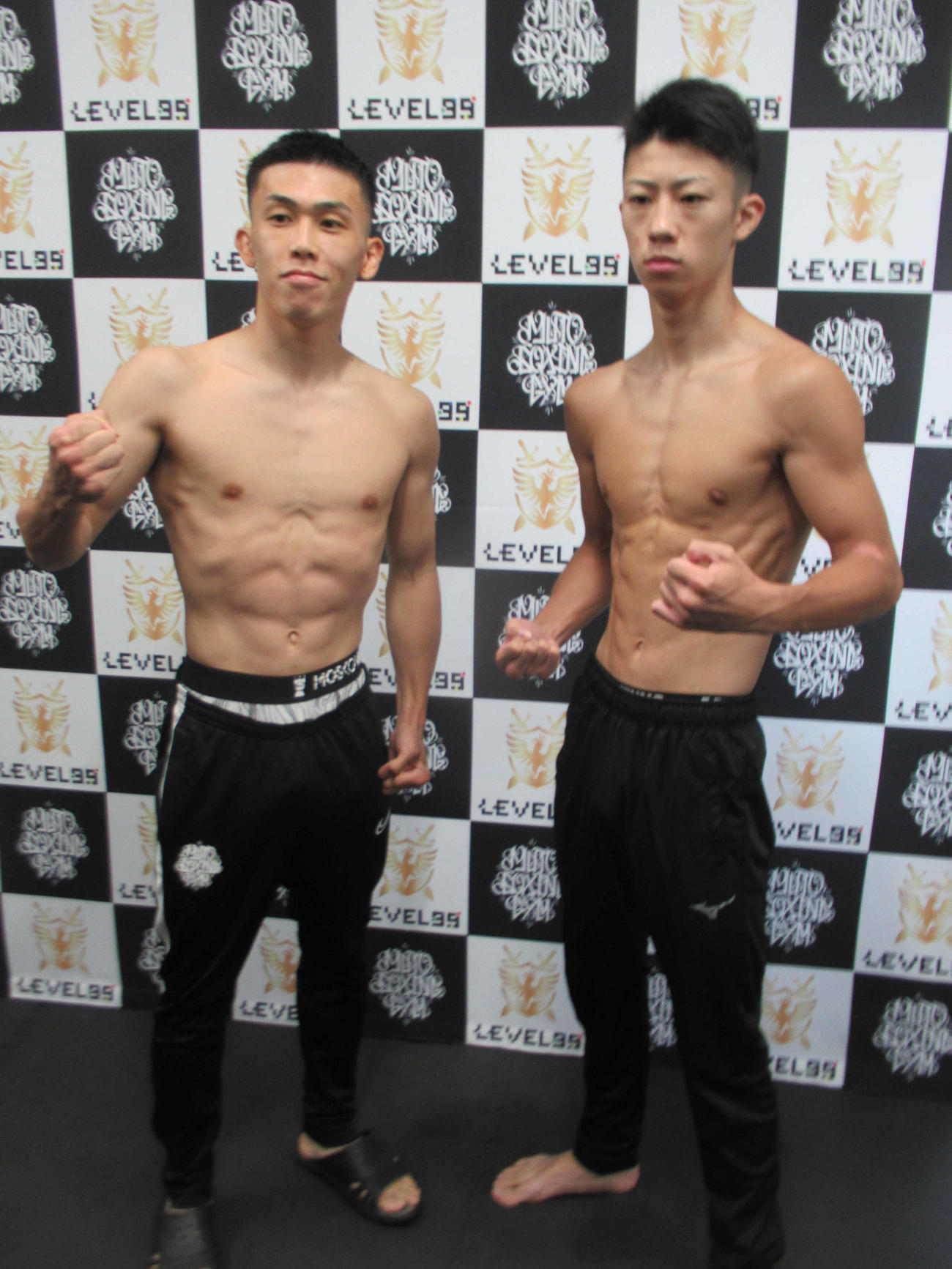 計量をクリアしたデカナルド闘凜生（左）と武藤（撮影・実藤健一）