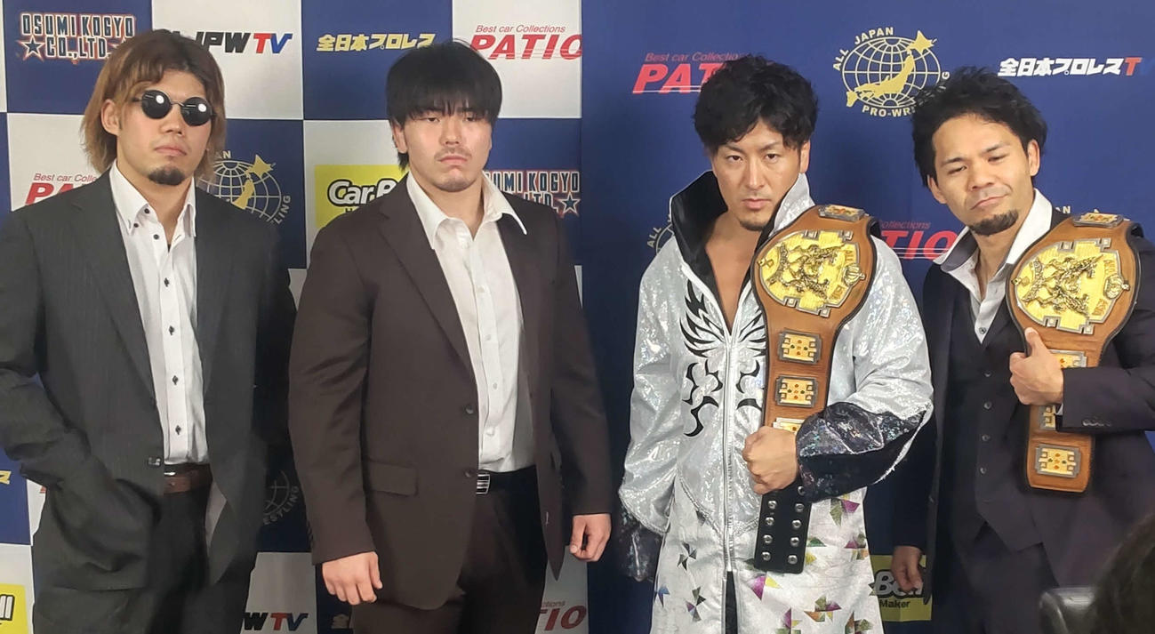 アジアタッグ王座戦を戦う（右から）王者組の吉岡世起＆MUSASHI、挑戦者組の田村男児＆井上凌