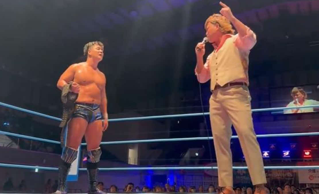 2度目の3冠ヘビー級戴冠を果たした青柳優馬（左）と挑戦を直訴した宮原健斗（全日本プロレス公式Xから）
