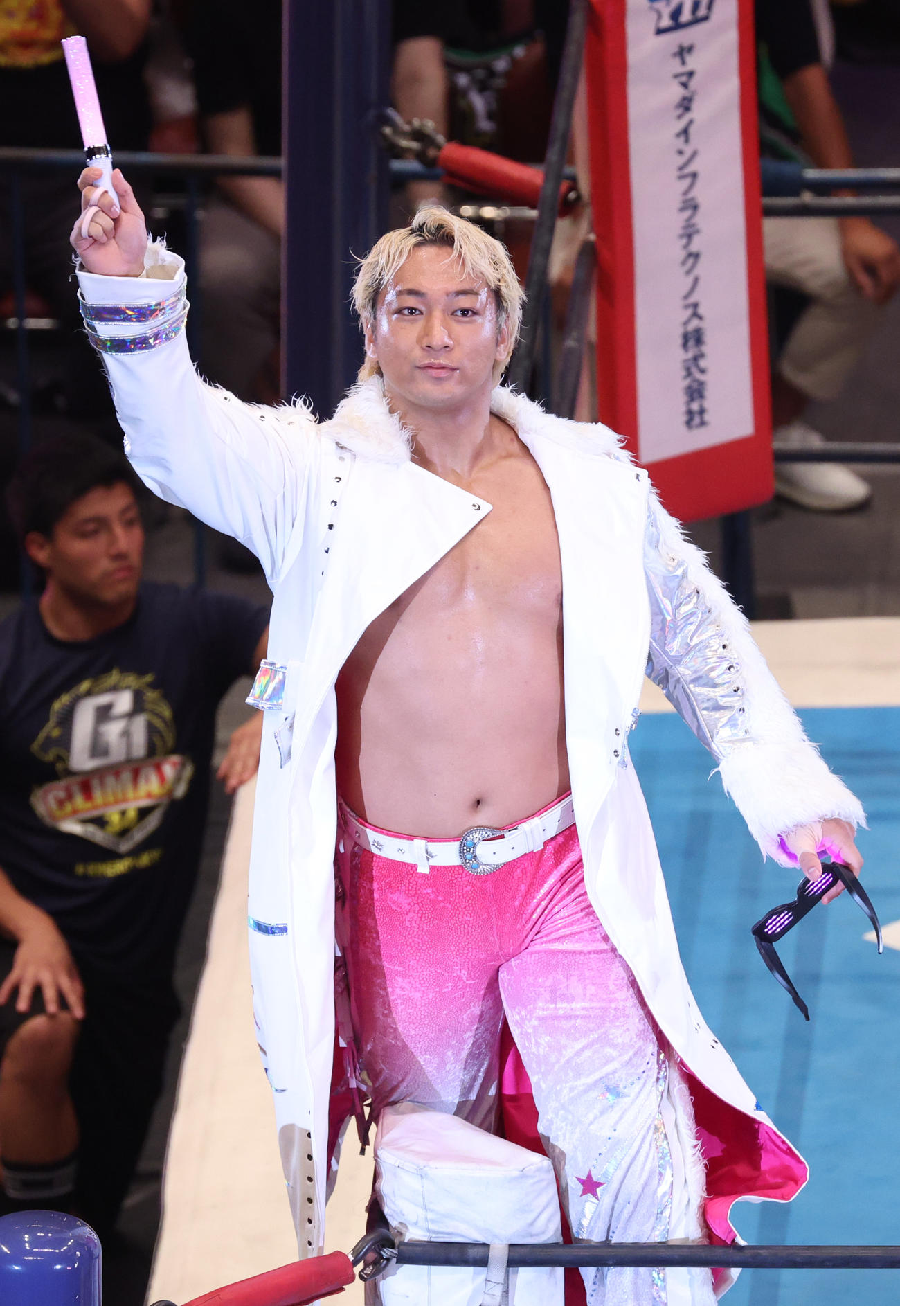 入場する海野翔太（撮影・中島郁夫）