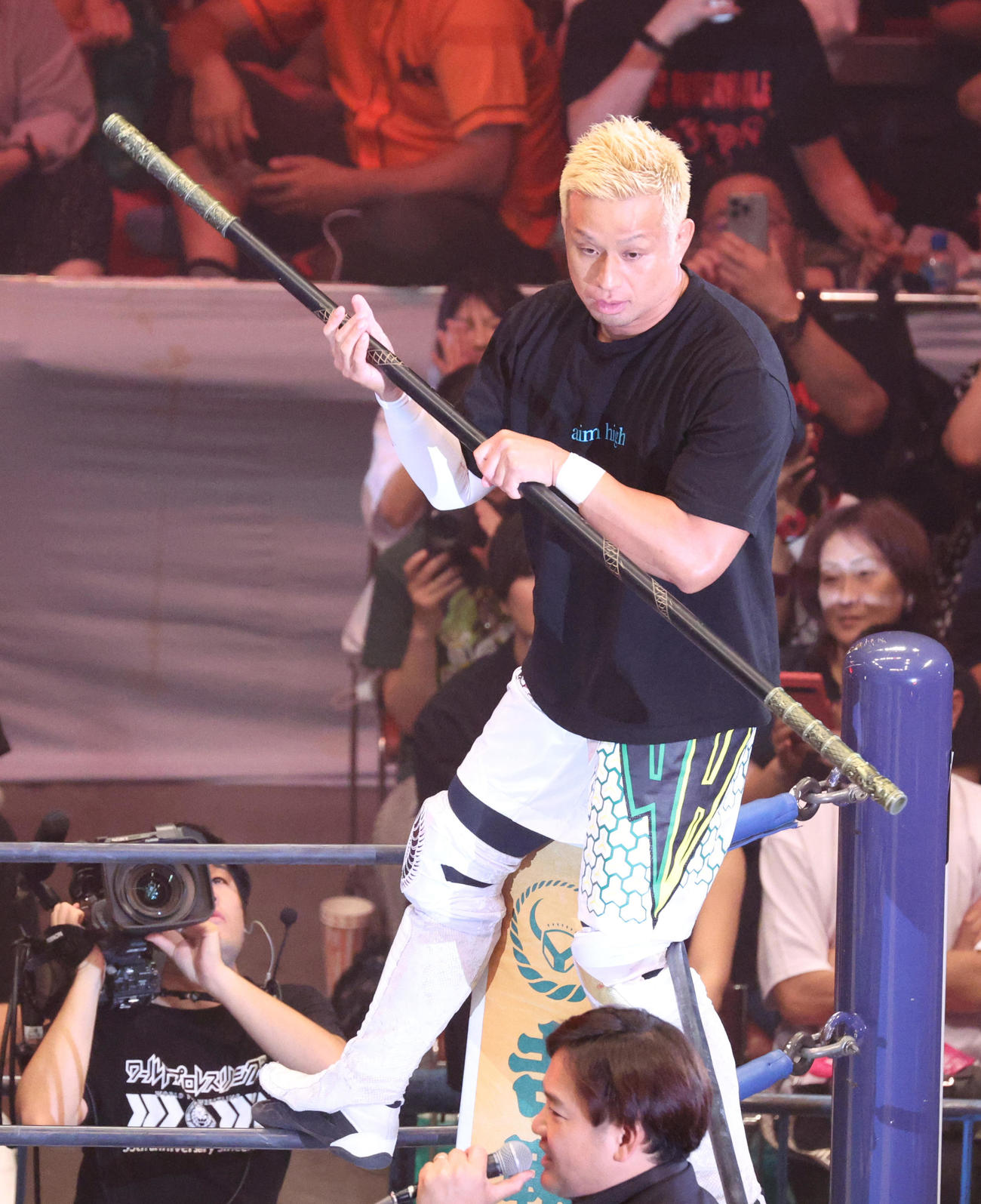 入場するYOSHI－HASHI（撮影・中島郁夫）