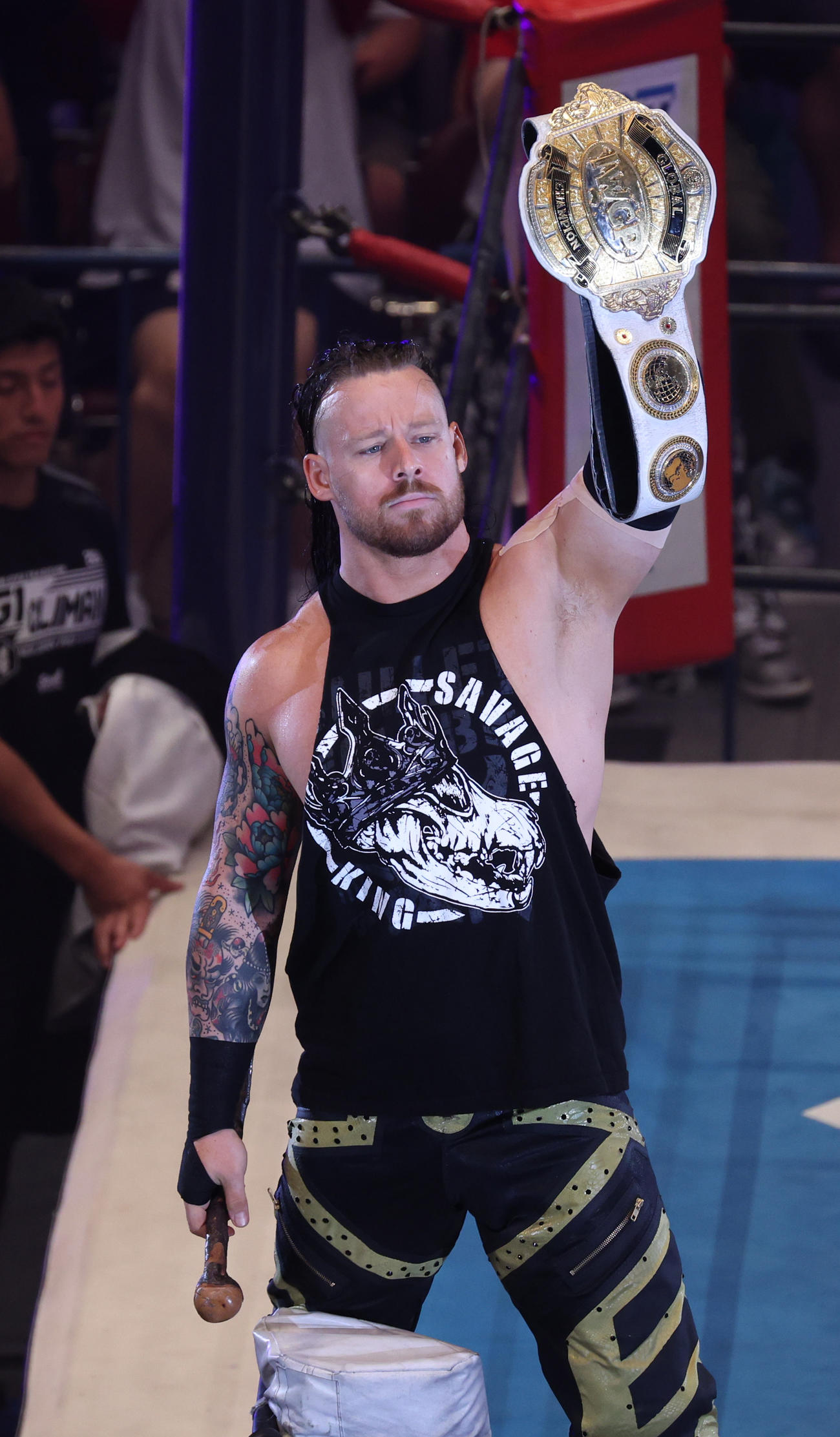 入場するデビッド・フィンレー（撮影・中島郁夫）