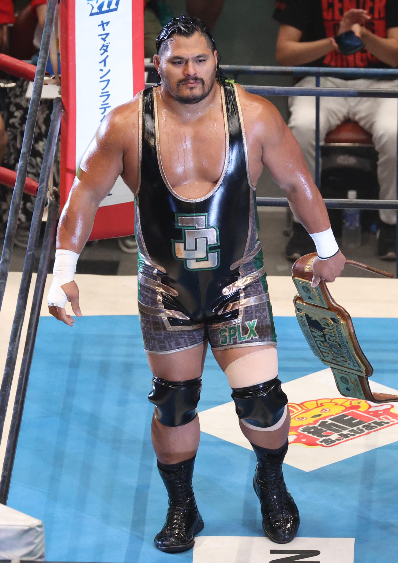 入場するジェフ・コブ（撮影・中島郁夫）