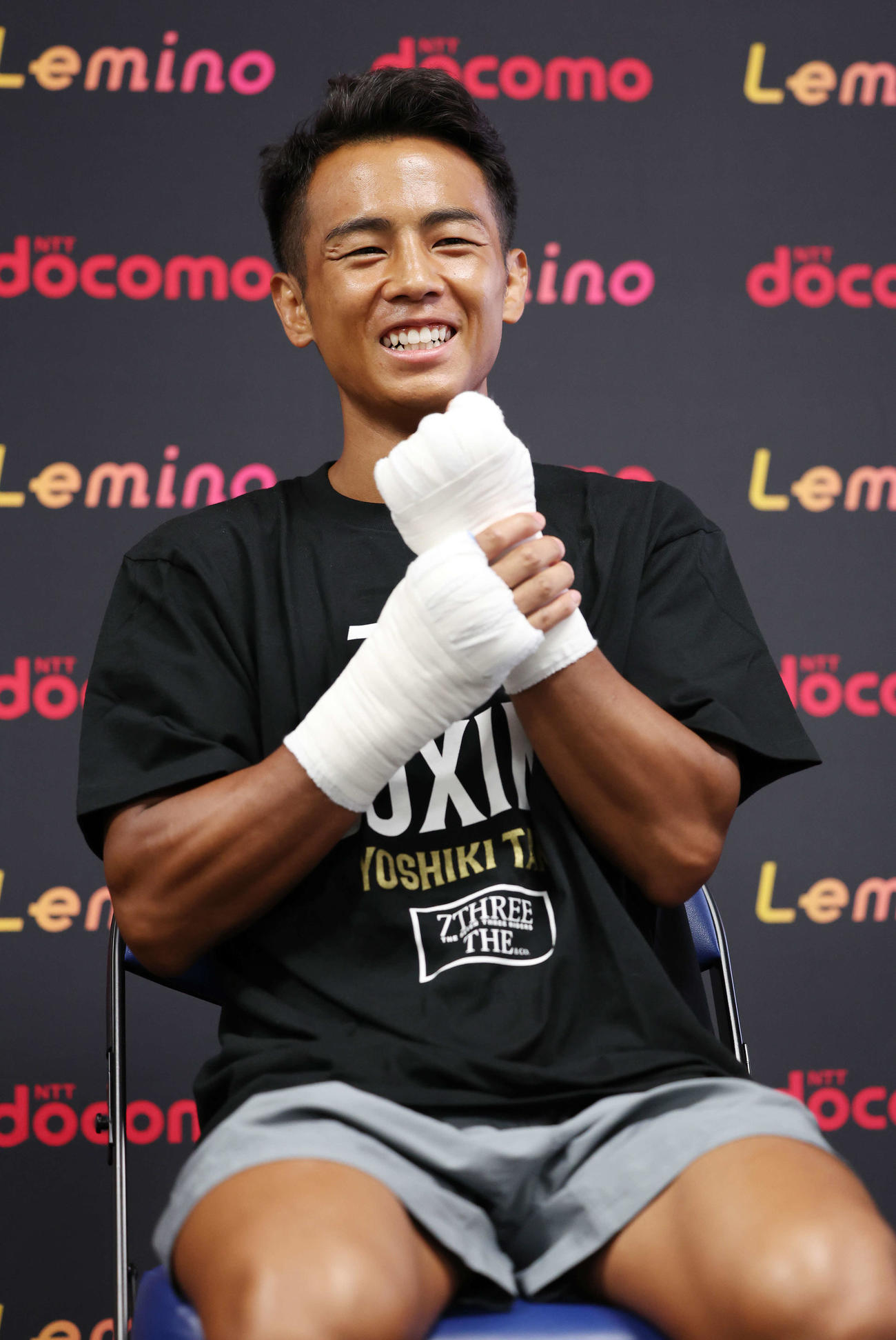 公開練習で笑顔を見せる武居（撮影・宮地輝）