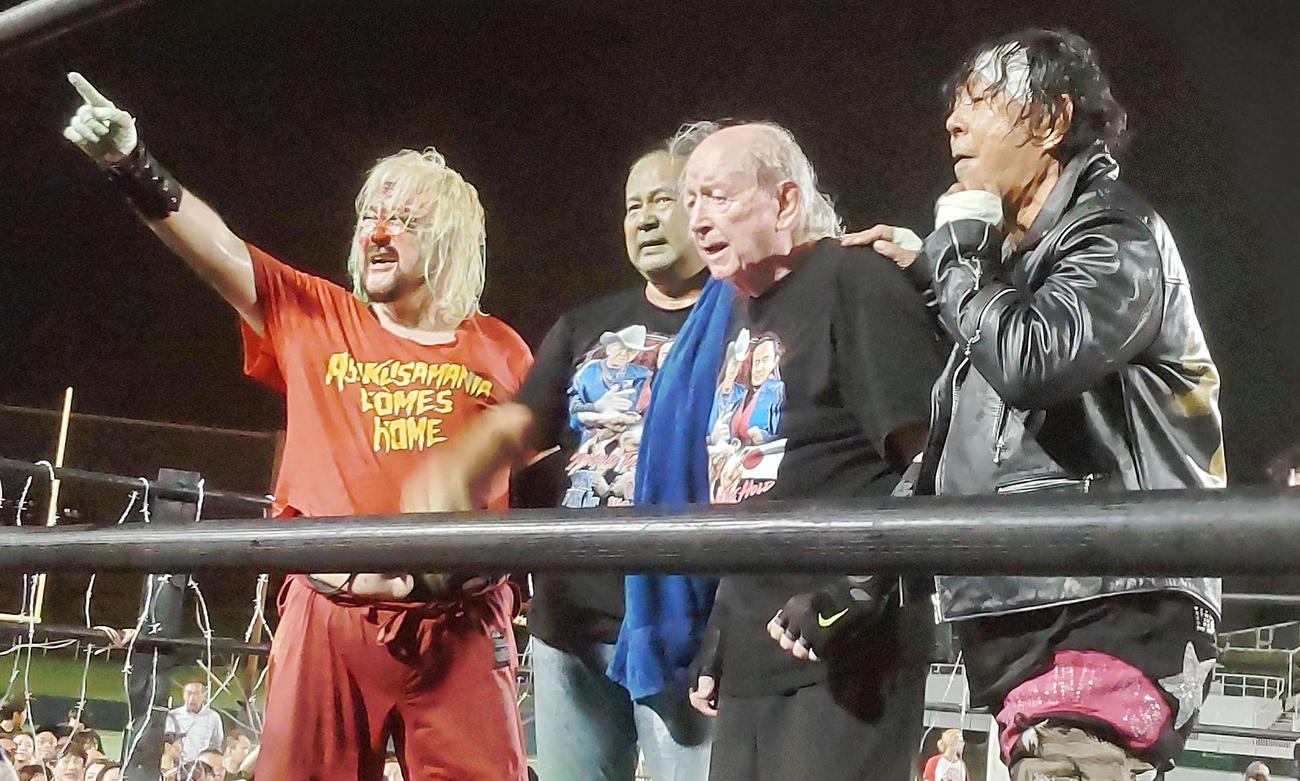 テリー・ファンク一周忌追悼・大仁田厚デビュー50周年記念大会に参戦した（左から）雷神矢口、西村修、ドリー・ファンクJr．、大仁田厚　（C）FMW－E