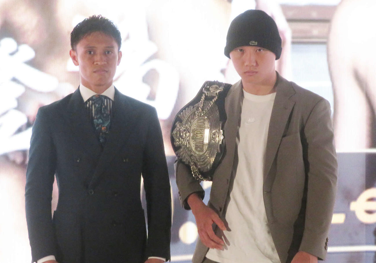 10月17日、東京・後楽園ホールで激突する日本フェザー級王者松本圭佑（右）と同級4位中川公弘