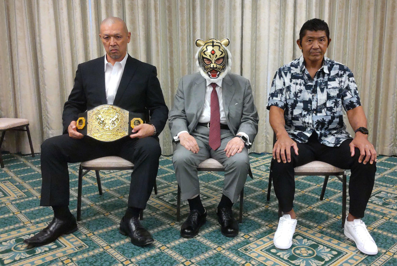 記者会見に出席した（左から）村上和成、佐山サトル、船木誠勝　（C）SSPW