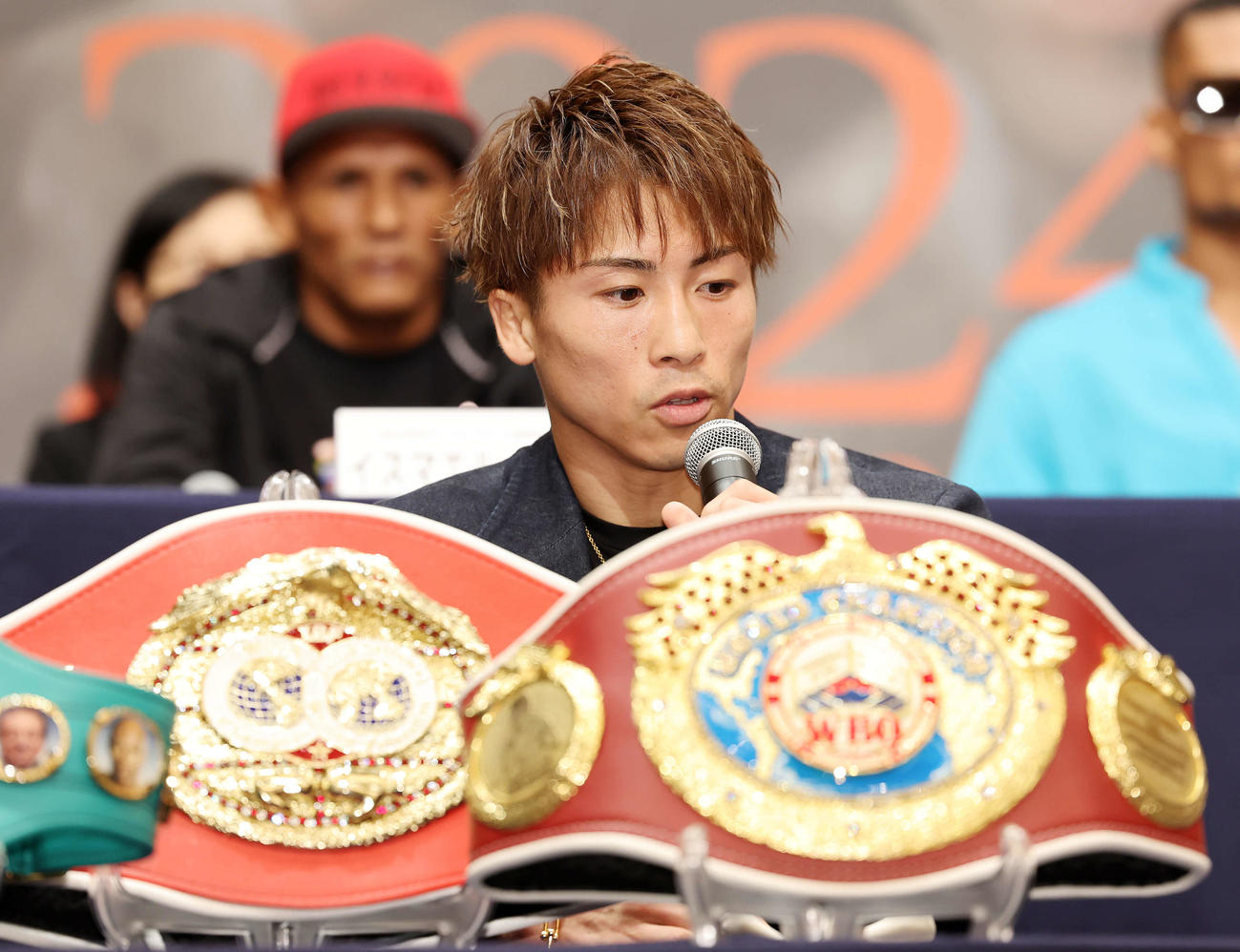 会見に臨む井上尚弥（撮影・鈴木正人）