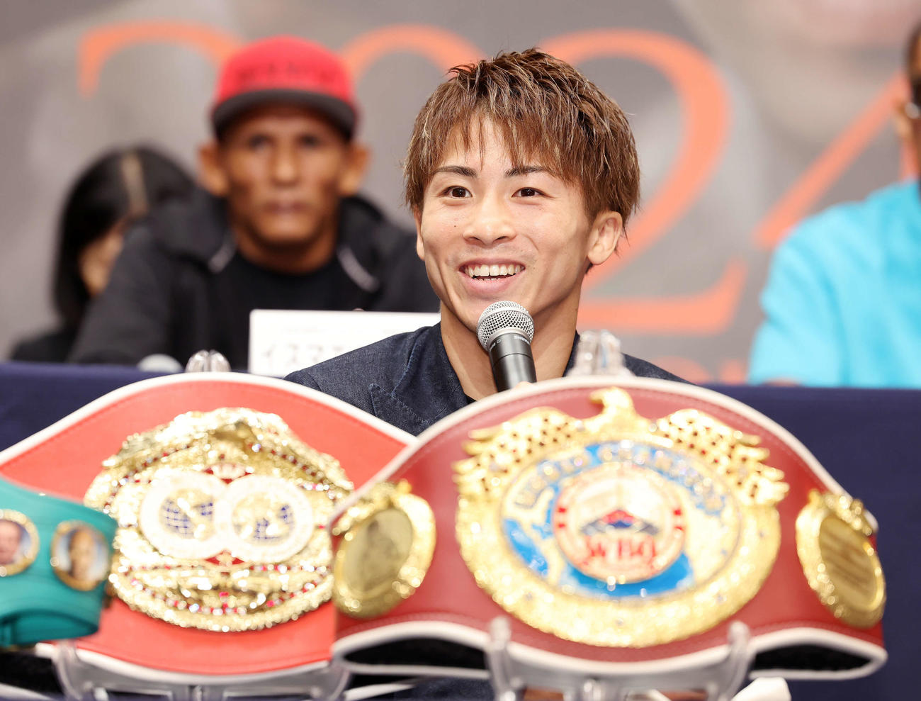 会見に臨む井上尚弥（撮影・鈴木正人）