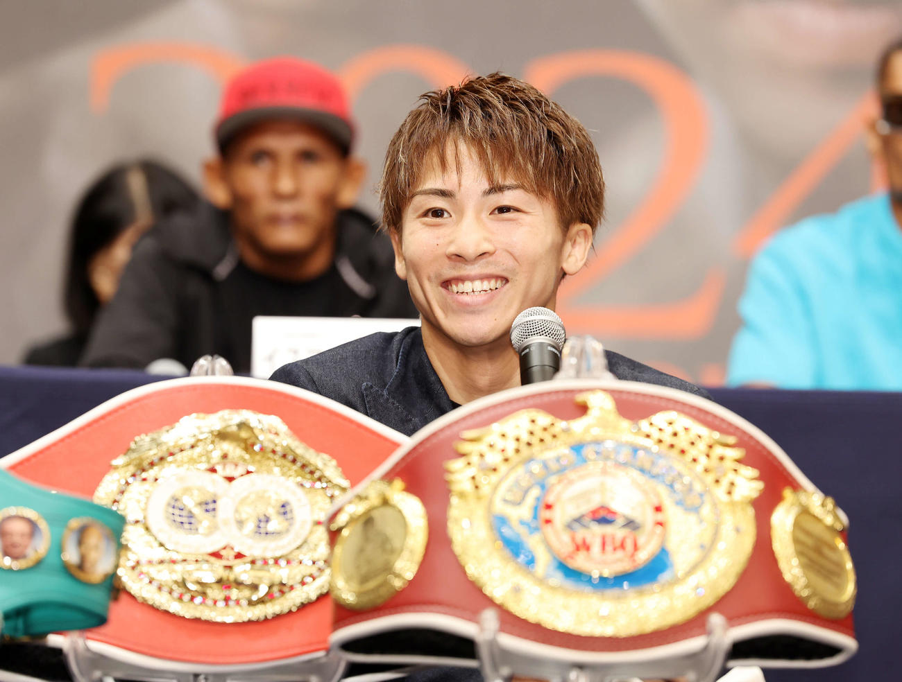 会見に臨む井上尚弥（撮影・鈴木正人）