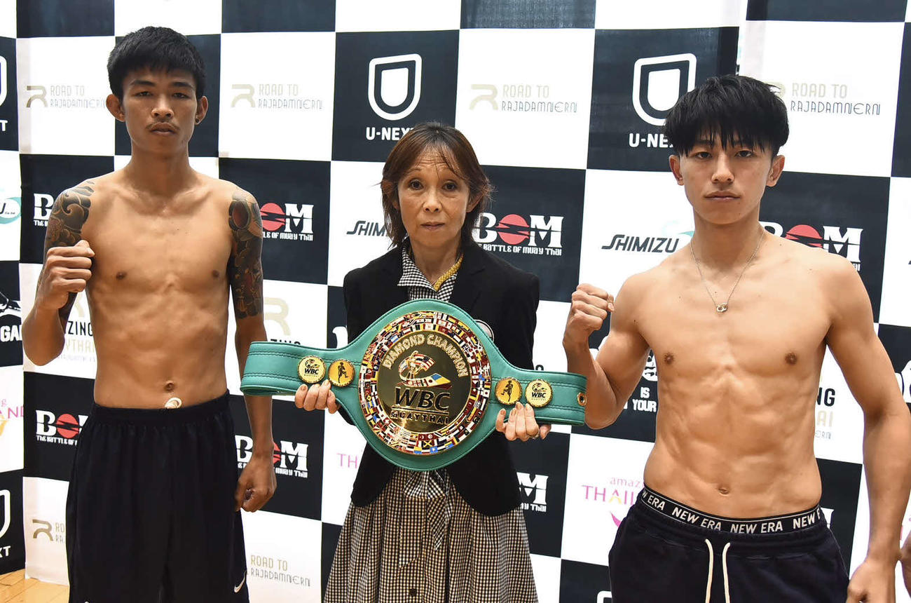 WBCダイヤモンド王座をかけて戦う吉成名高（右）とペットアヌワット　（C）BOM