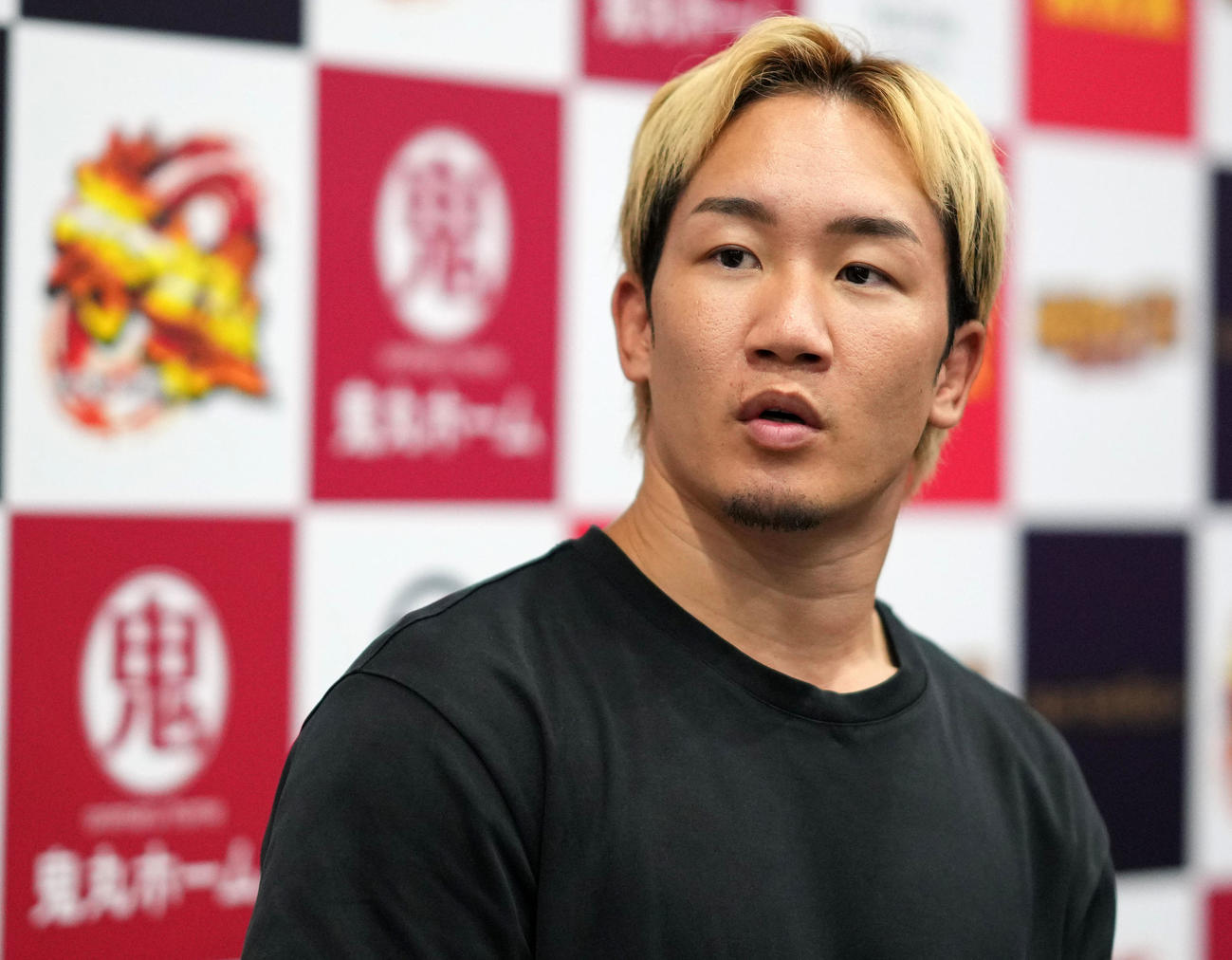 BREAKING DOWN 13　取材に応じる朝倉未来（撮影・横山健太）